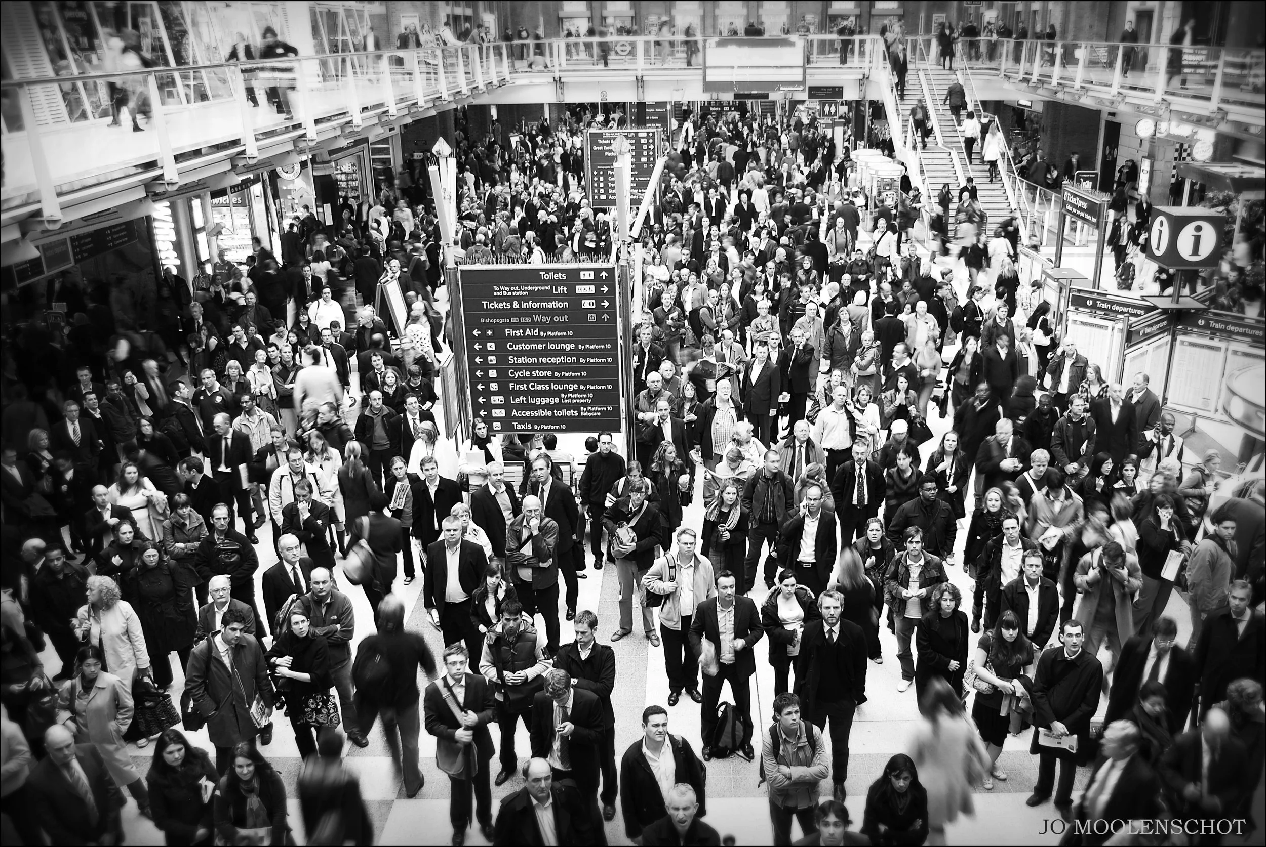 Liverpool Street Station at Peak Hour london street photographer.jpg