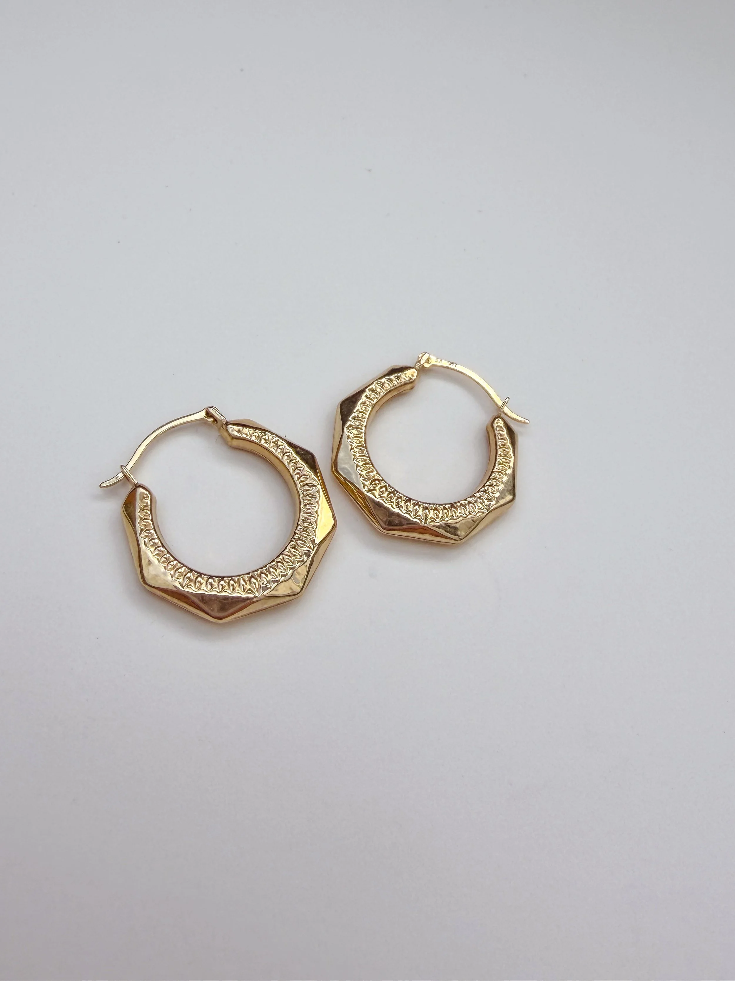 9ct yellow gold small patterned faceted hoops