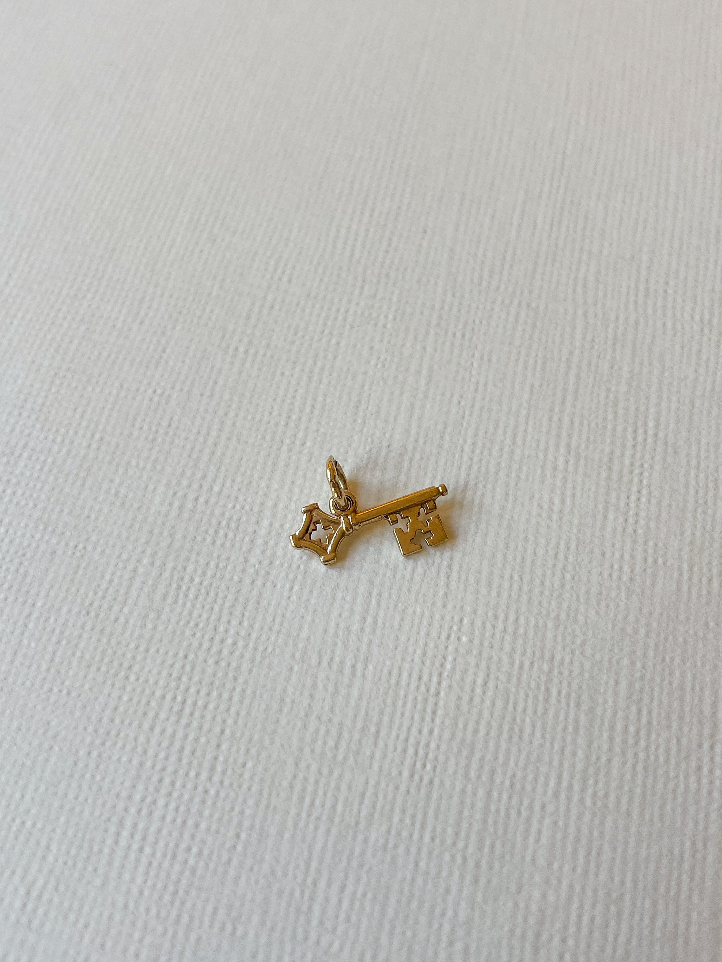 9ct yellow teeny key charm