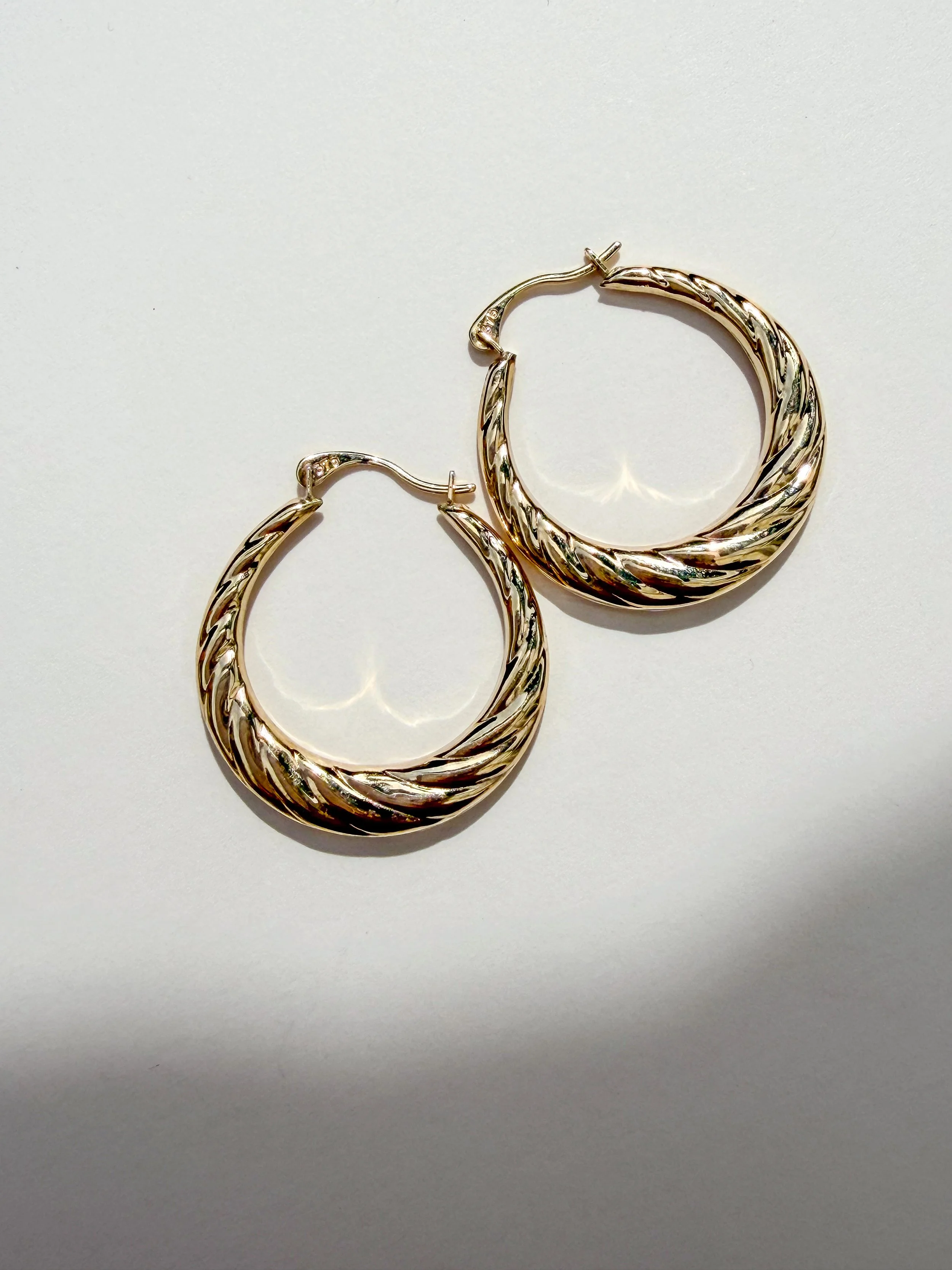 9ct Gold wave twist oval hoops