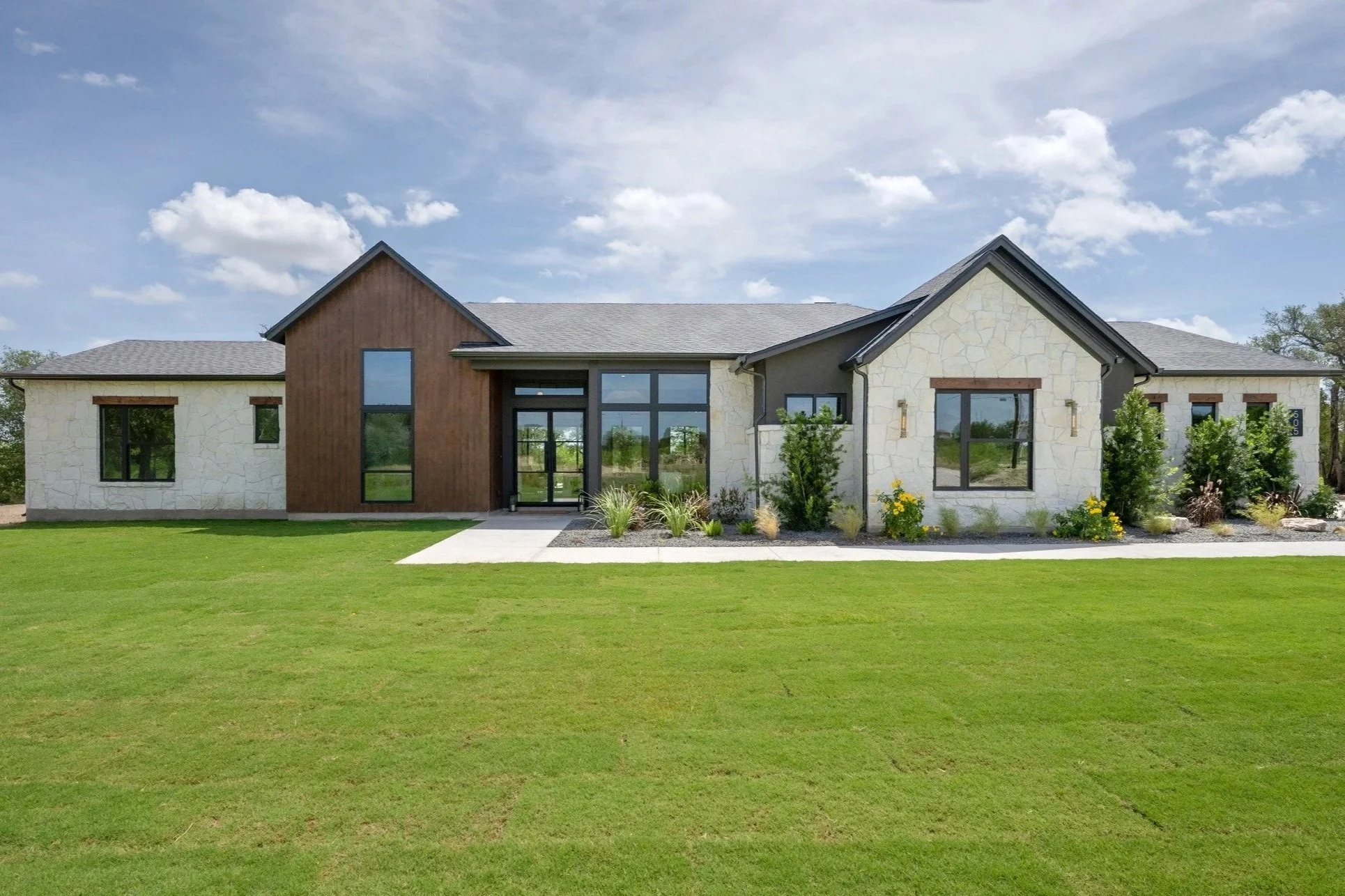 MOVE-IN READY - 505 Kasen Circle - Liberty Hill