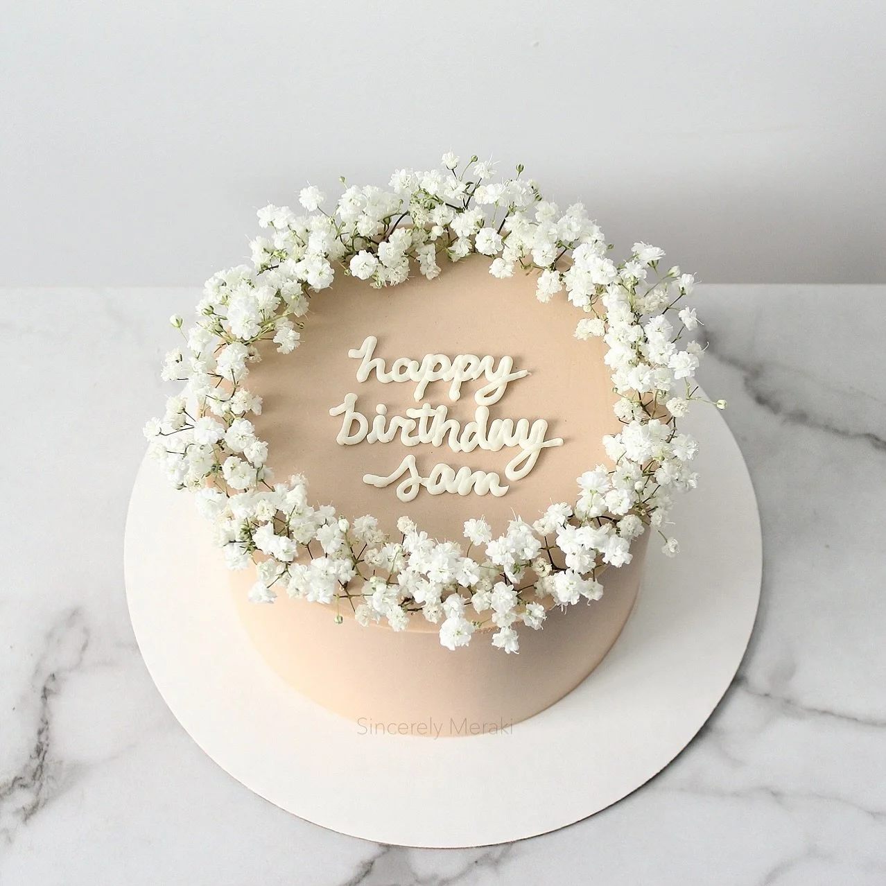 A baby&rsquo;s breath crown for a simple neutral moment.