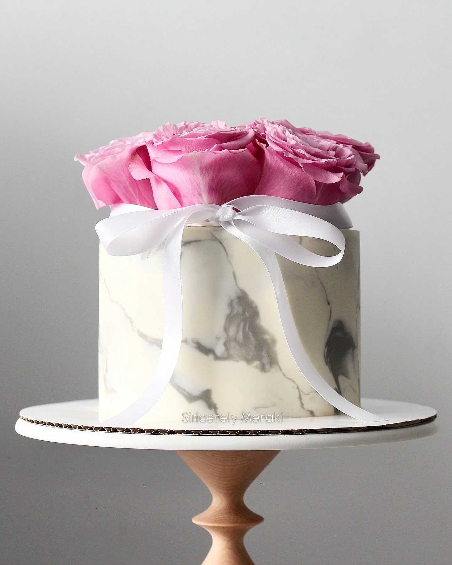 Obsessed is an understatement do you guys prefer her au naturel or with some golden highlights? I can swing both ways tbh lol