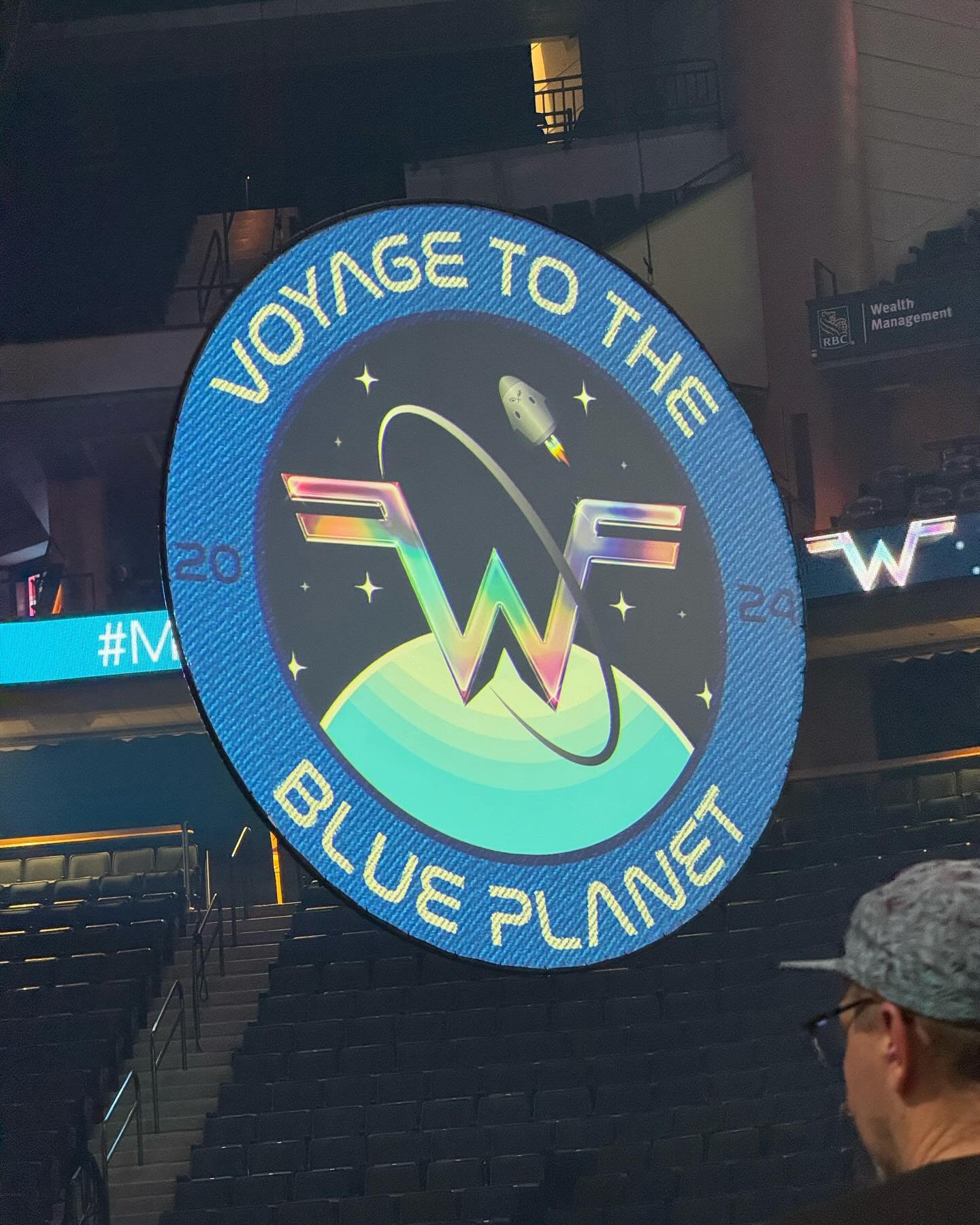 Andrew and I had a date night on Wednesday and went to the Weezer Voyage to the Blue Planet tour concert in St Paul&mdash; as always @weezer put on an amazing show!!