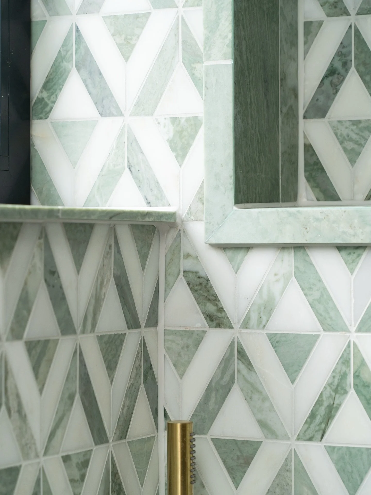 Luxury lives in the details.

In our Wandsworth project, every texture, finish and piece of joinery was chosen with care to create a space that feels timeless and personal.

The smallest details often make the biggest difference and that is where des