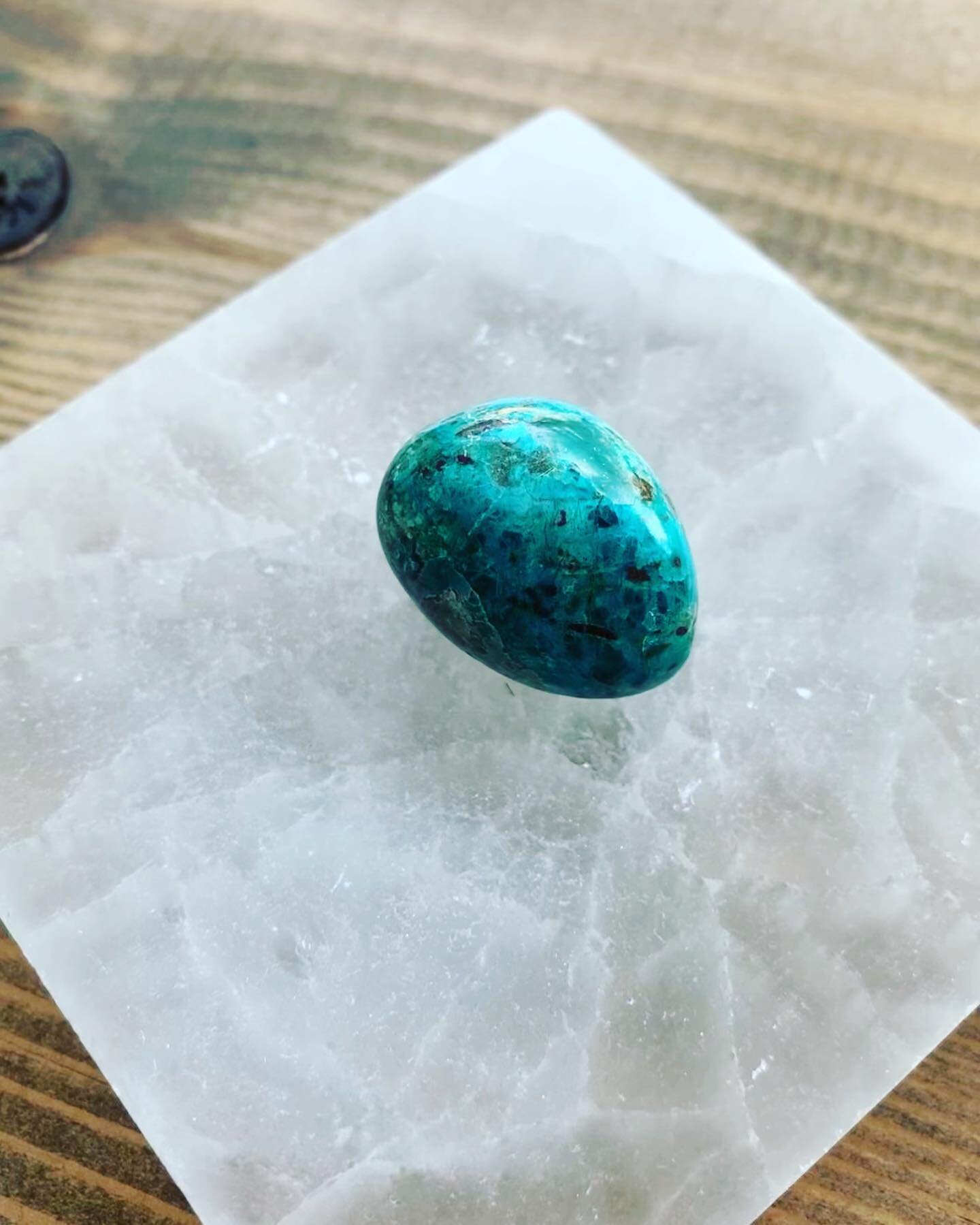 Happy Monday - I arrived home yesterday to a lovely parcel  from @the_crystal_cube supporting small businesses is very important to me I was introduced by a friend from my yoga community  #selenitecrystal plate encourages honesty &amp; purity and cle