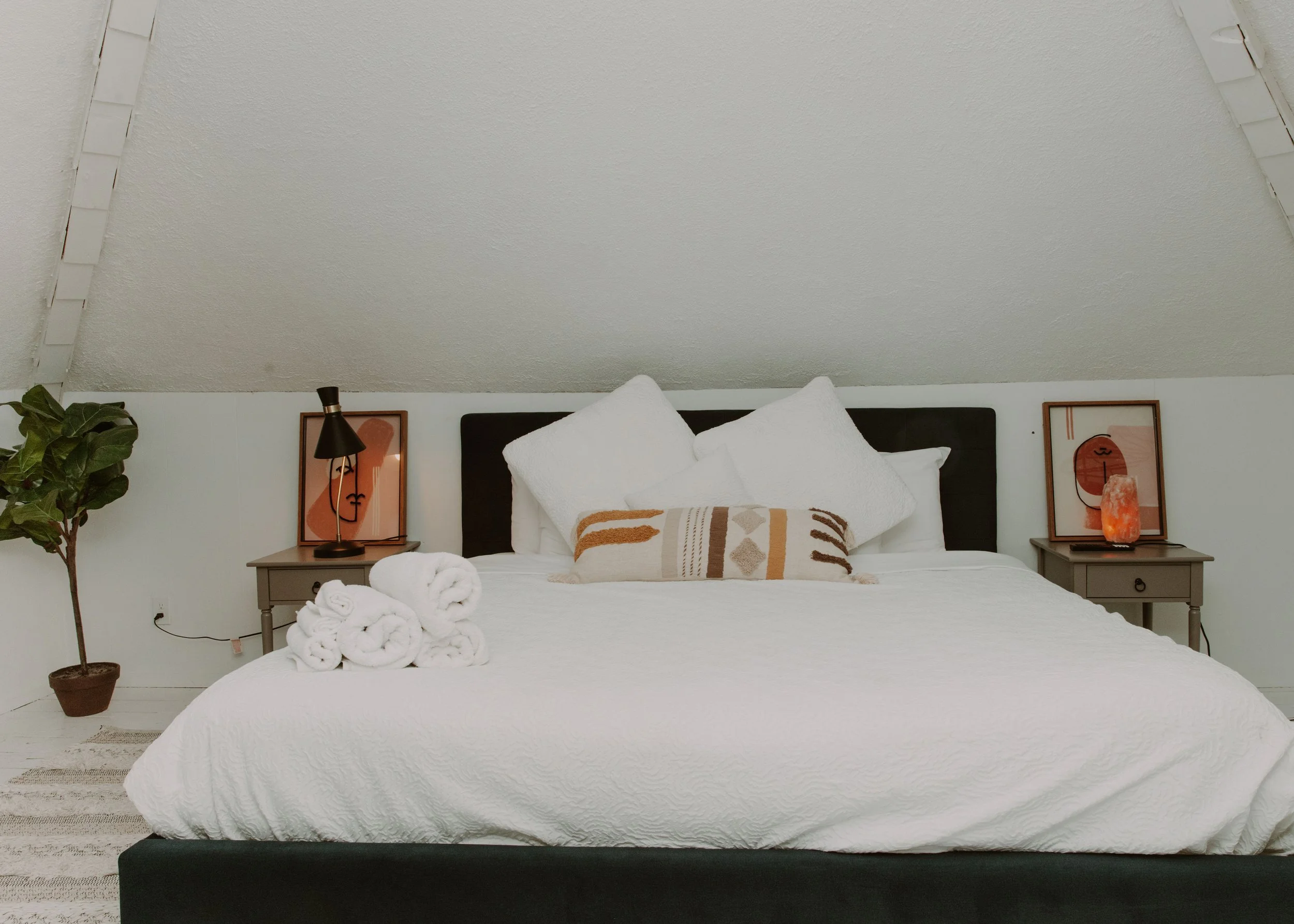 KDewsonPhotos-ErikEAirbnb12.jpg