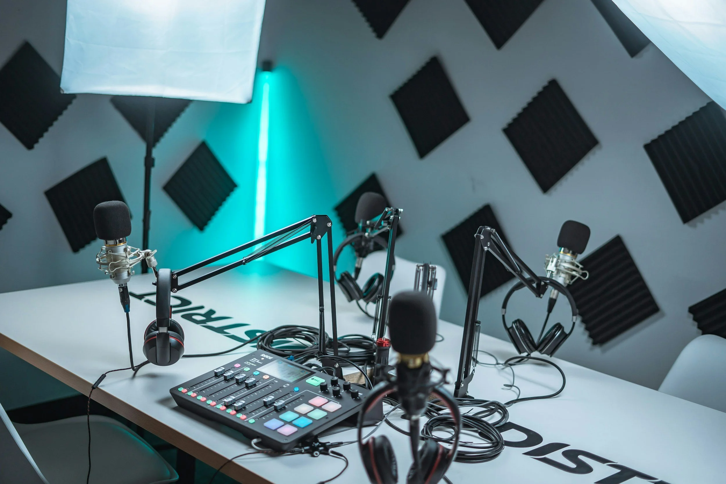 How Should a Business Podcast Studio Look? Simple Set Design That Builds Trust