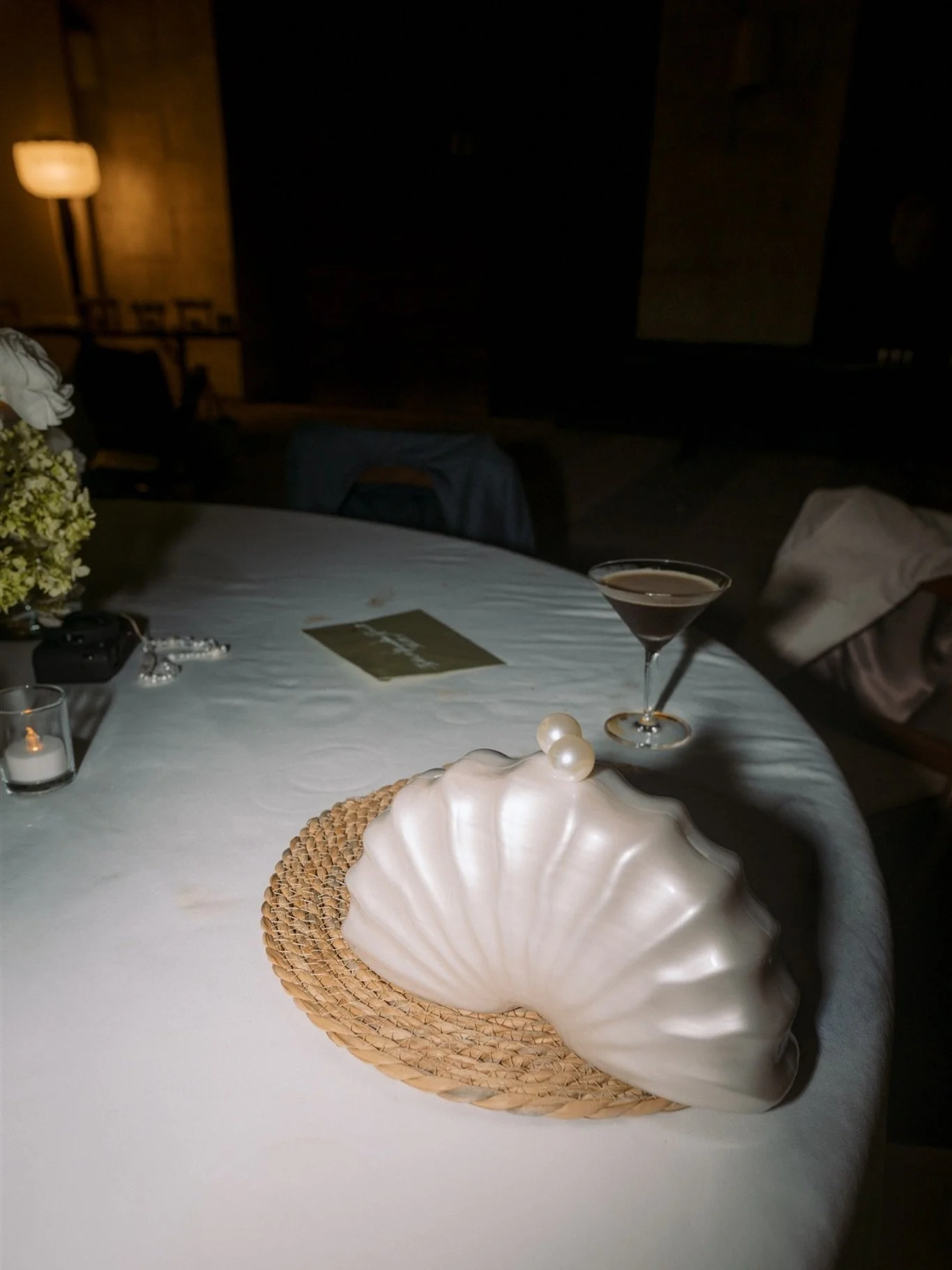 Messy tables always tells the story of a successful reception! And somehow the cake is always left untouched.