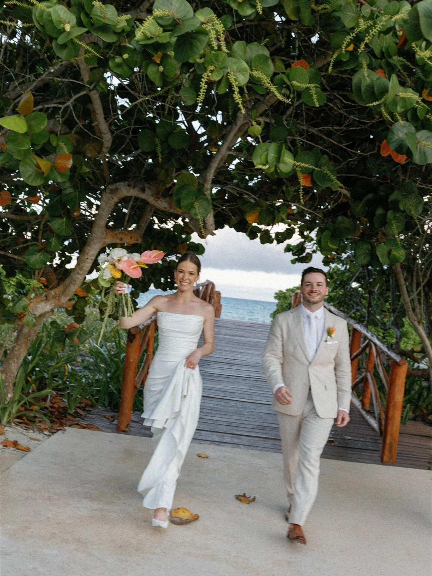 🥂R&amp;R
.
.
.
.
.
Keywords: Destination Wedding. Wedding Photographer. Film Wedding Photographer. Mexican Destination Wedding. Mexico City Wedding. Oaxaca Wedding. Caribbean Wedding. Los Cabos Wedding. Puerto Vallarta Wedding. Film photographer. Va