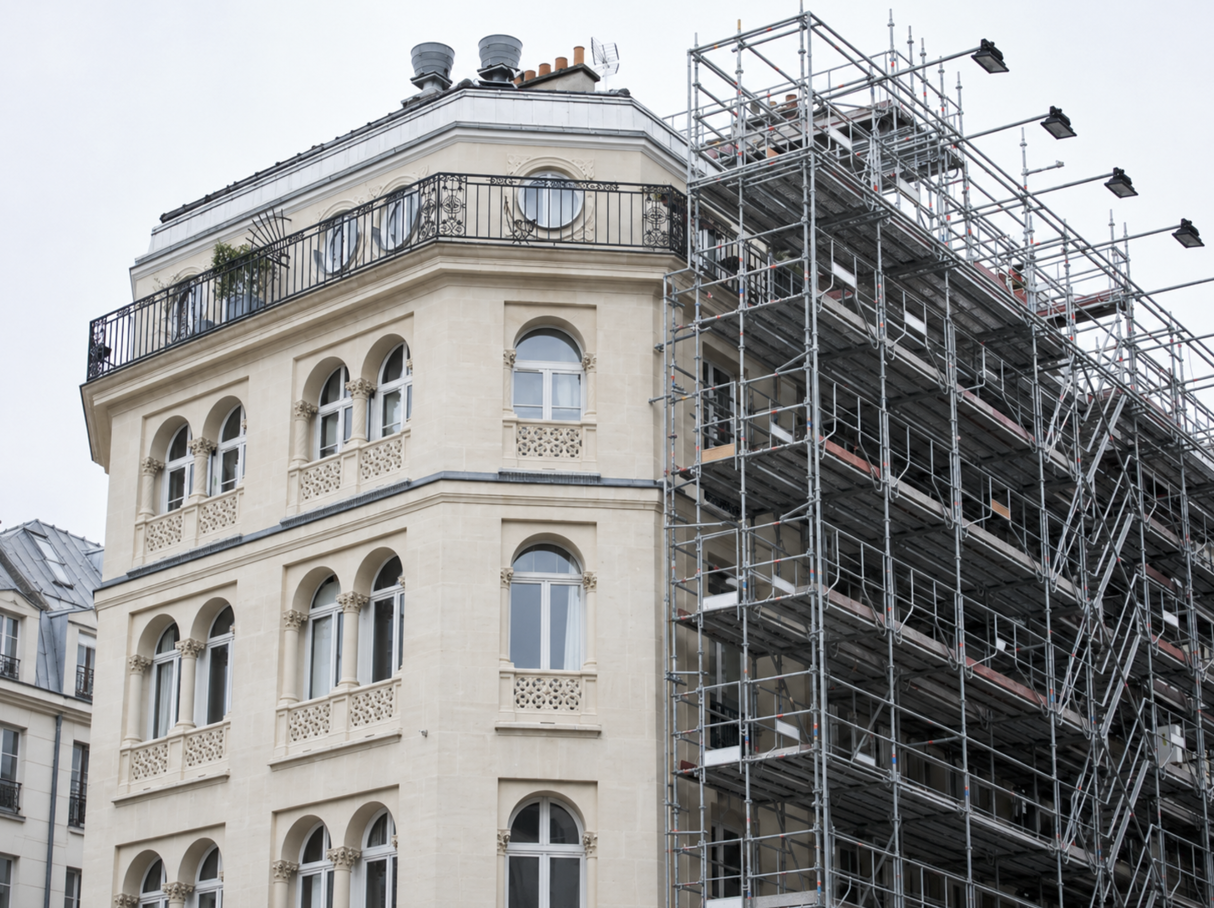 Diagnostics, copropriété, terrain : que sait-on vraiment du bien avant de signer ?