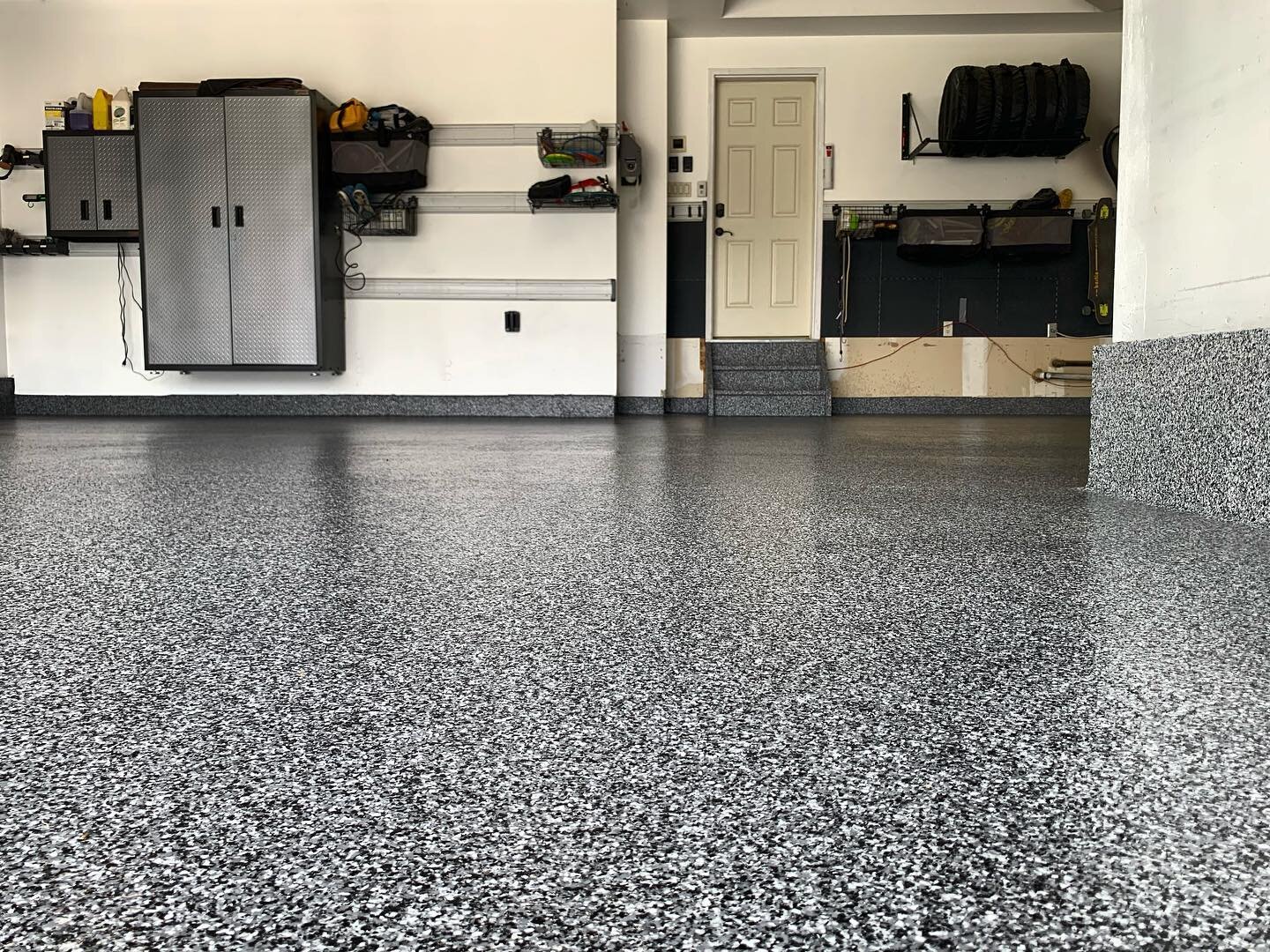 A couple happy customers today! 
Our &ldquo;shadow&rdquo; flake with Polyaspartic topcoat. 
 
#canuckcoatings #epoxy #polyaspartic #epoxycoatings #polyasparticcoatings #garage #garagefloor #garageflooring #epoxyfloor #epoxyflooring #polyasparticfloor