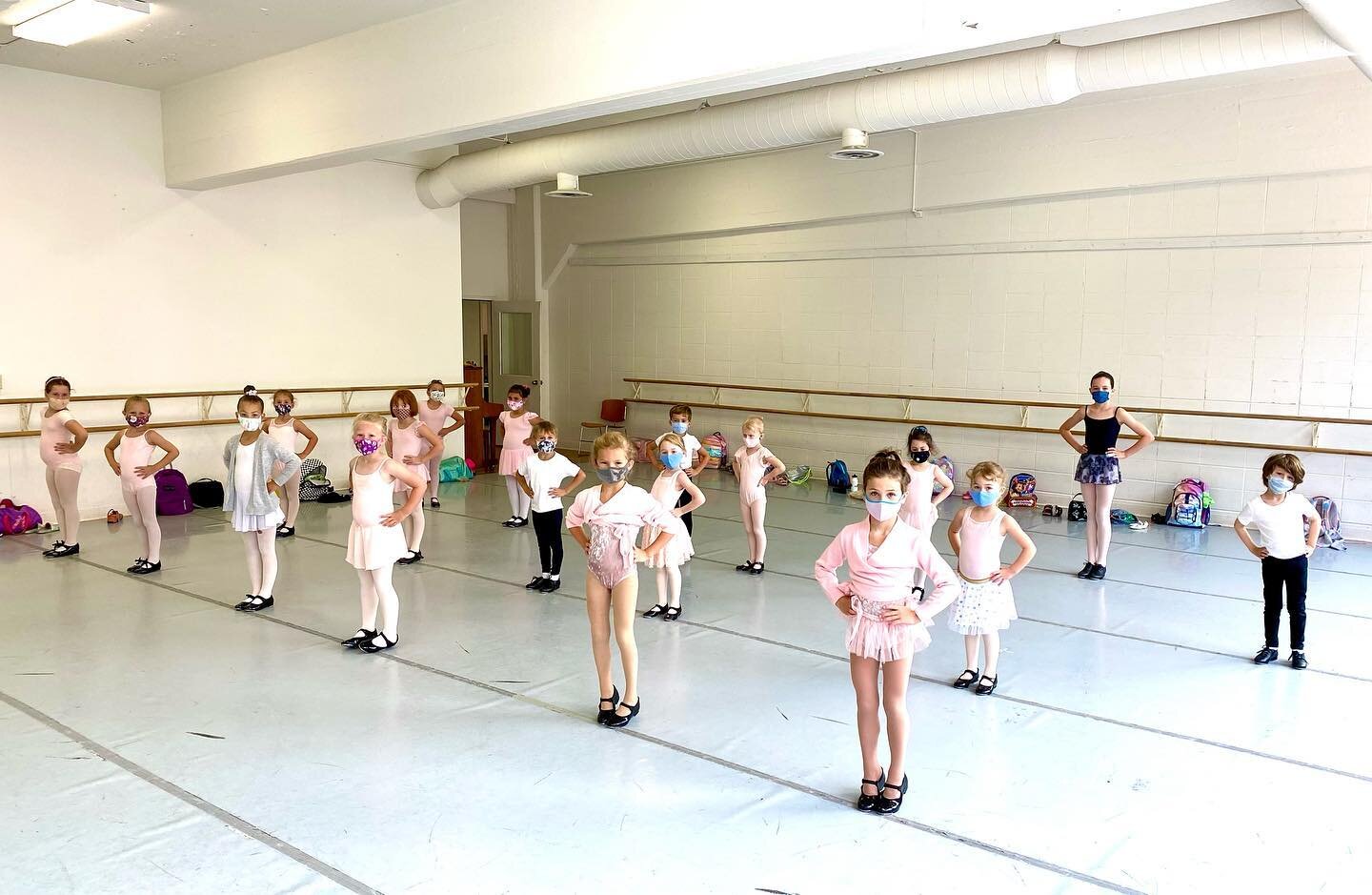 What a fun week of ballet, tap, art, and costume making for our summer campers! 
🩰👯&zwj;♀️🎨📖✂️❤️

📸@_balletmama 

#indyschoolofballet #balletandart #firebird #camp