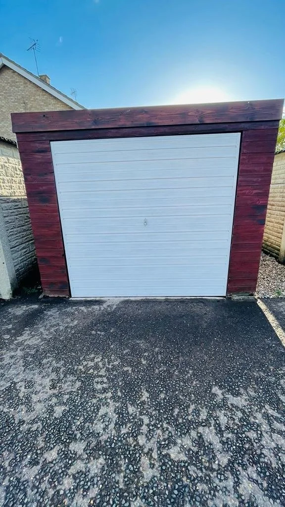 SEPERATE GARAGE