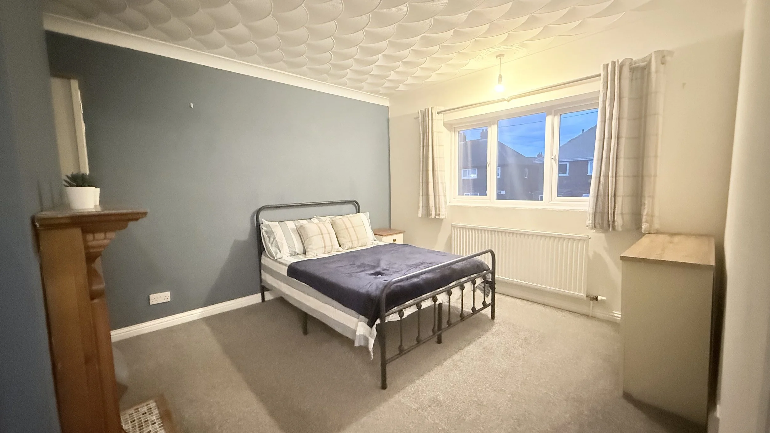 BEDROOM 1 - DOUBLE ROOM FOR SINGLE OCCUPANCY