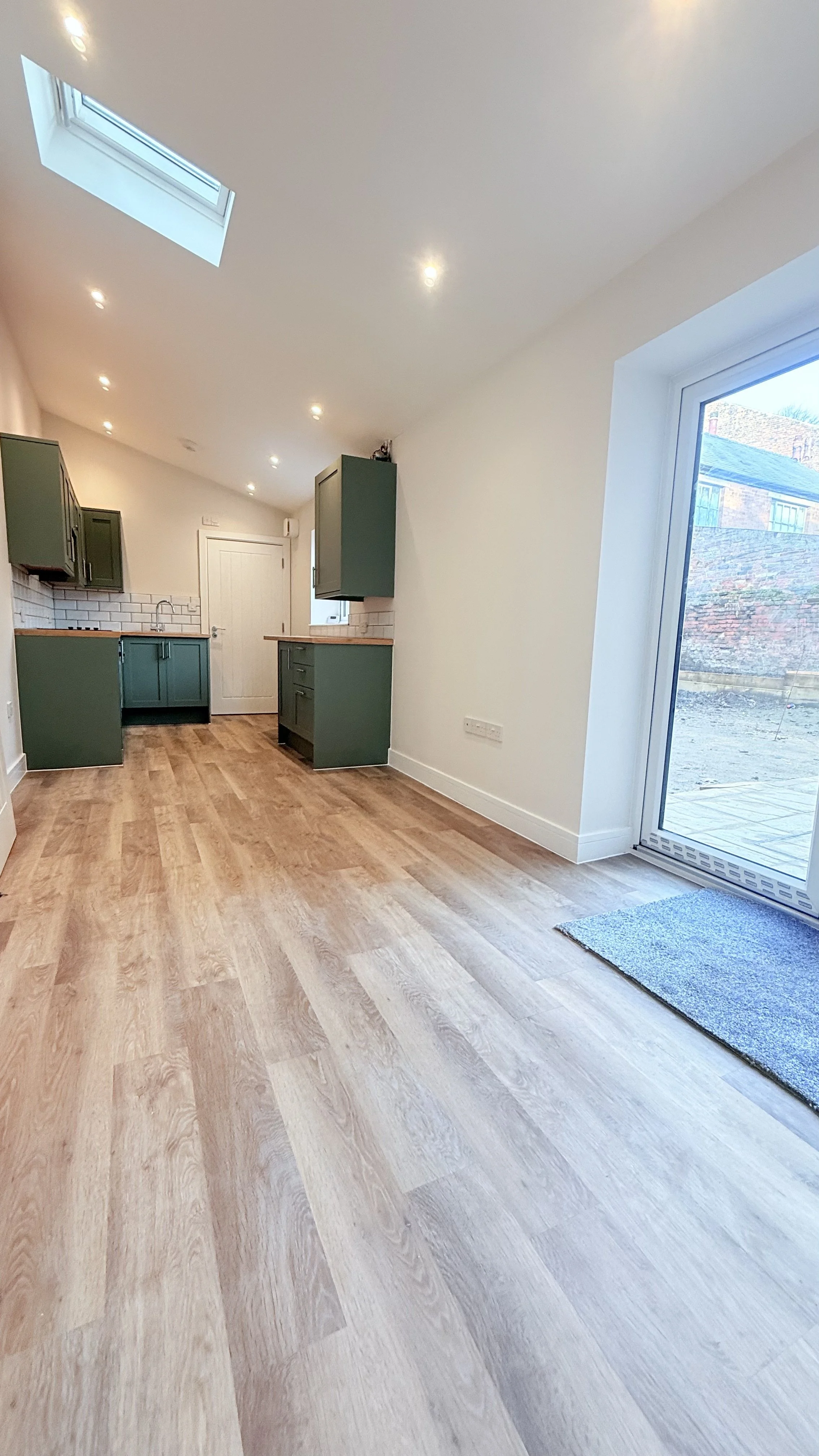 LOUNGE/DINER/KITCHEN