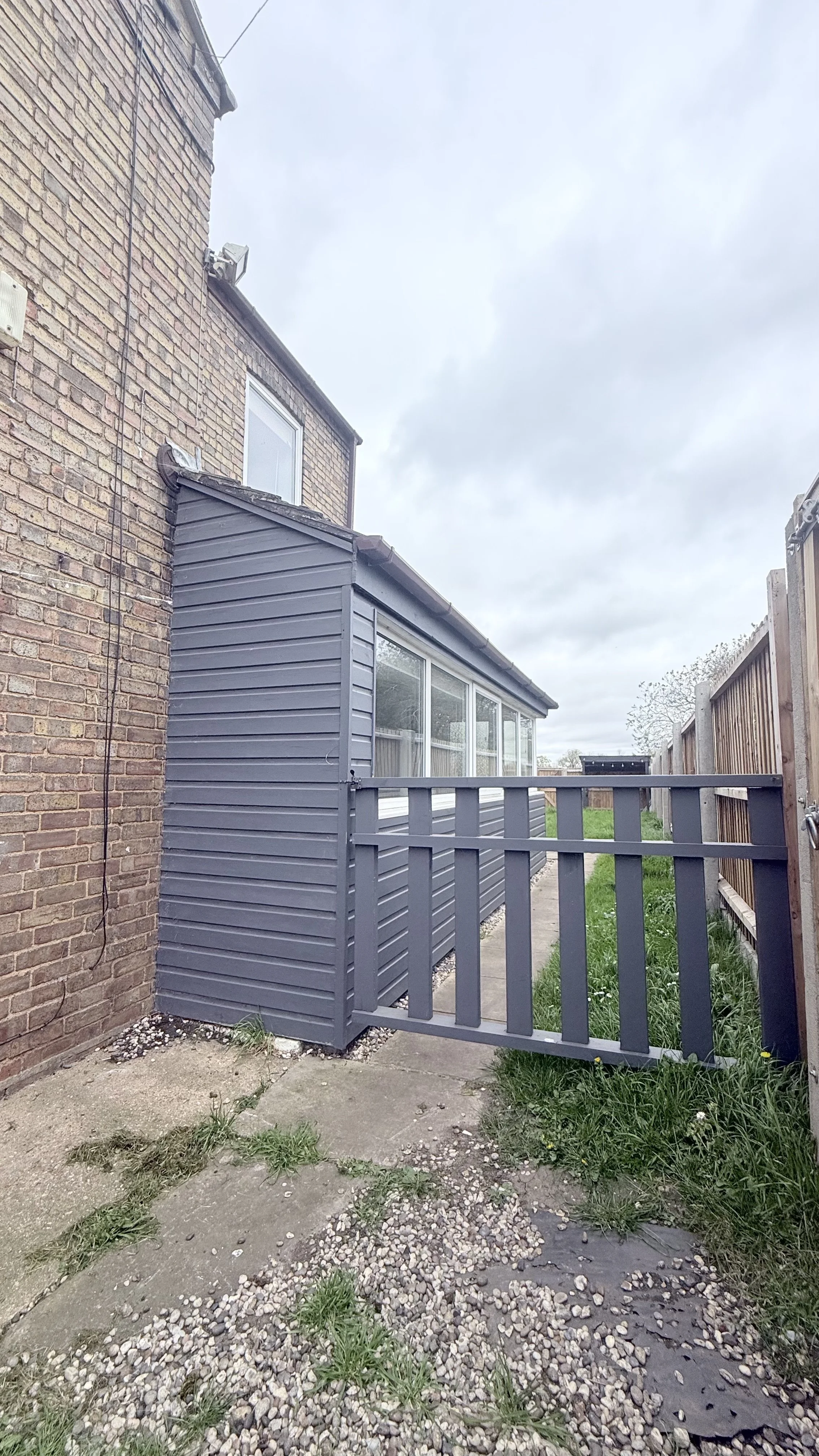 SIDE GARDEN/LEAN TO