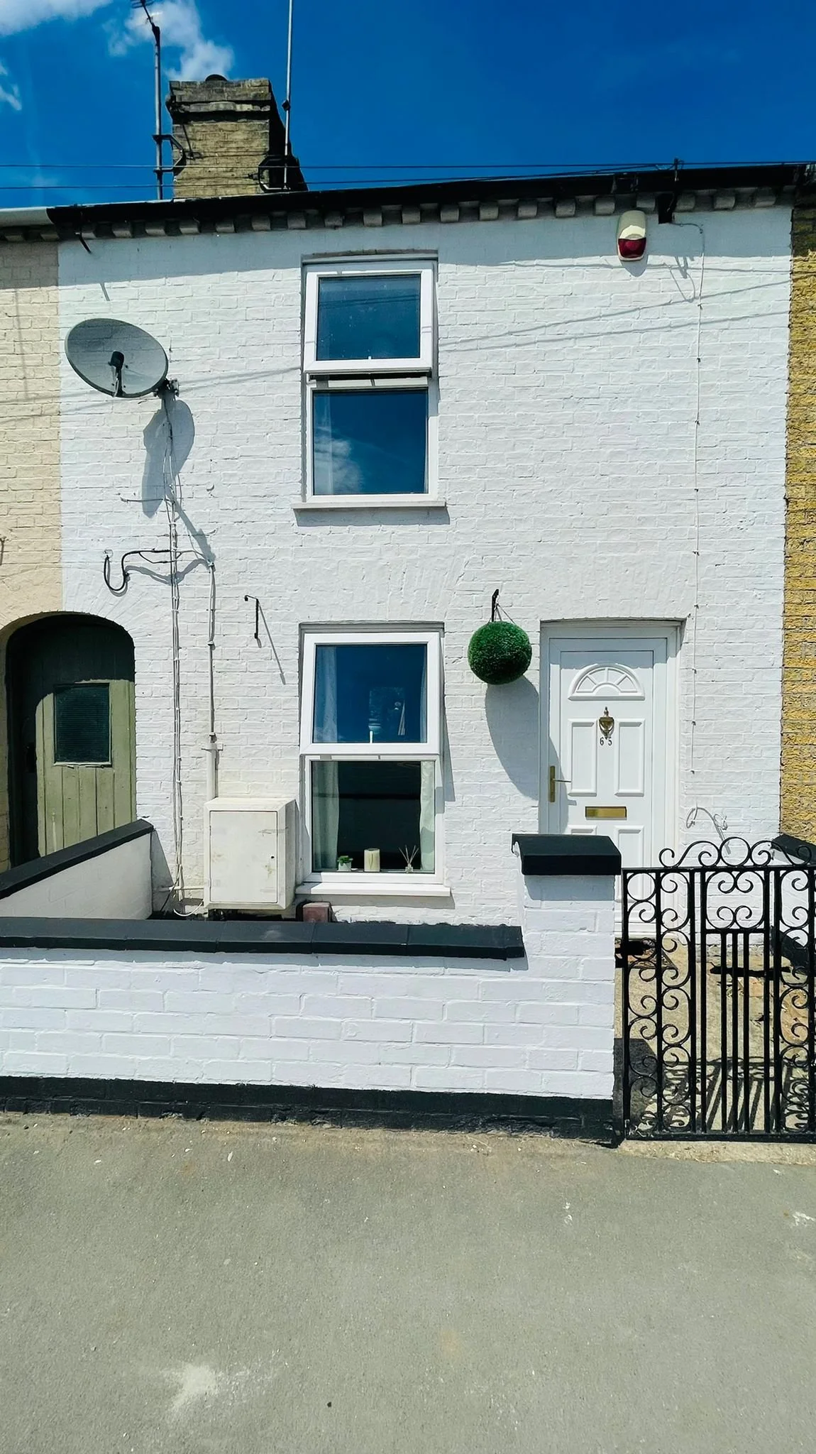 2 BEDROOM MID-TERRACE COTTAGE