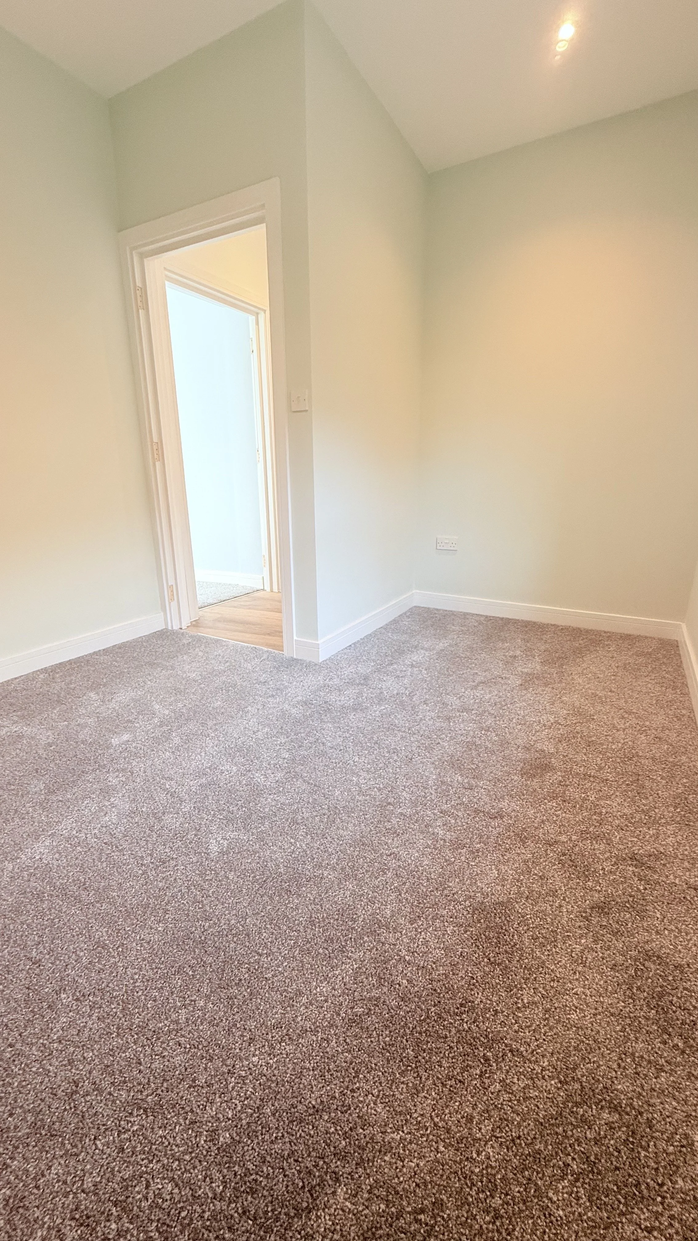 BEDROOM 2 - SMALL DOUBLE