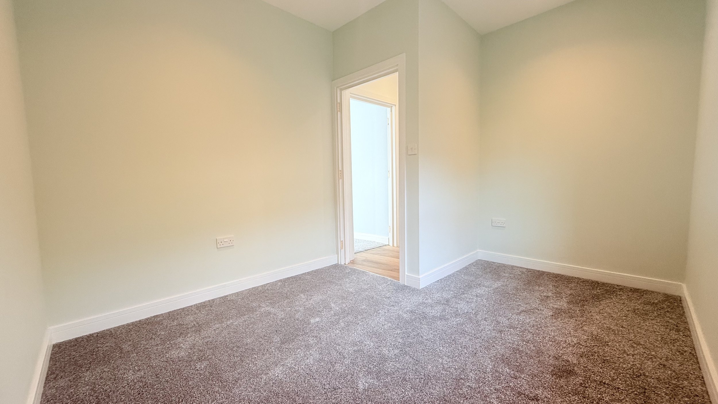 BEDROOM 2 - SMALL DOUBLE