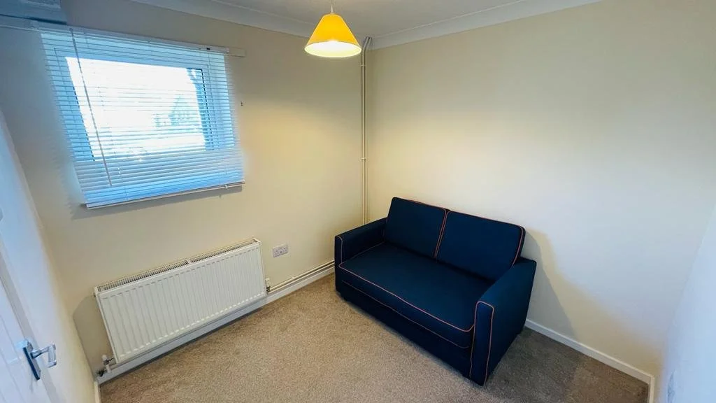BEDROOM 2