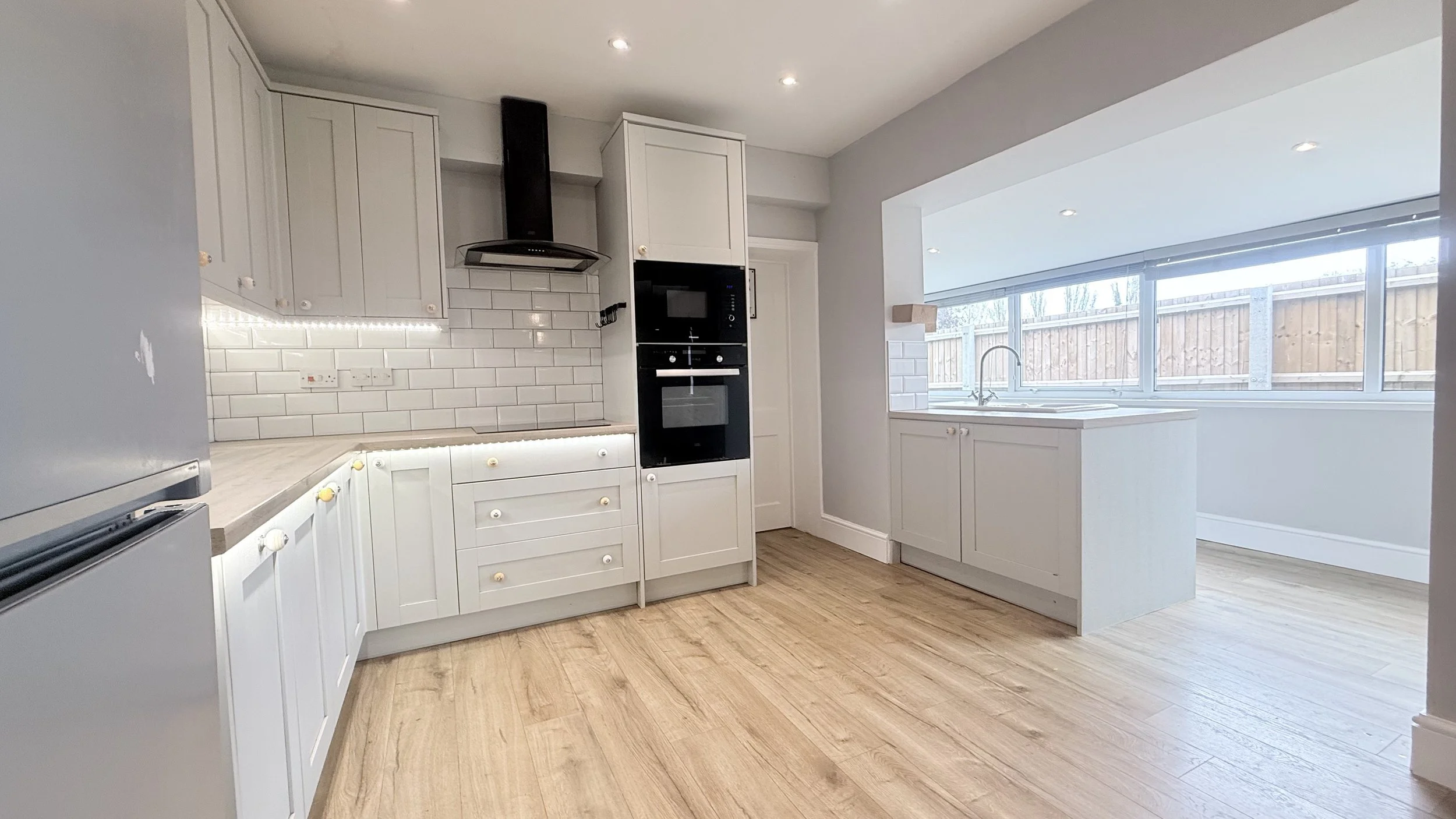 KITCHEN/BREAKFAST ROOM