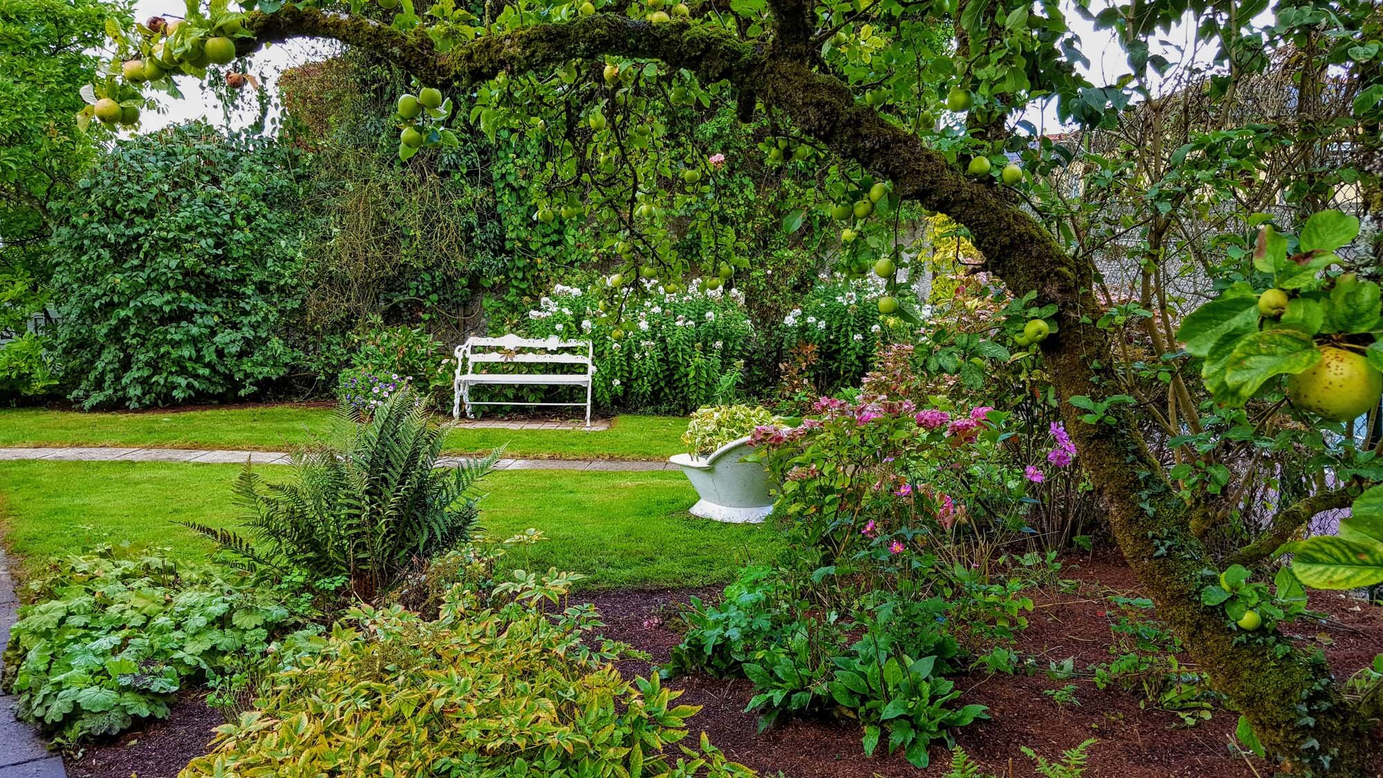 tipperary-estate-garden-house-bench.jpg