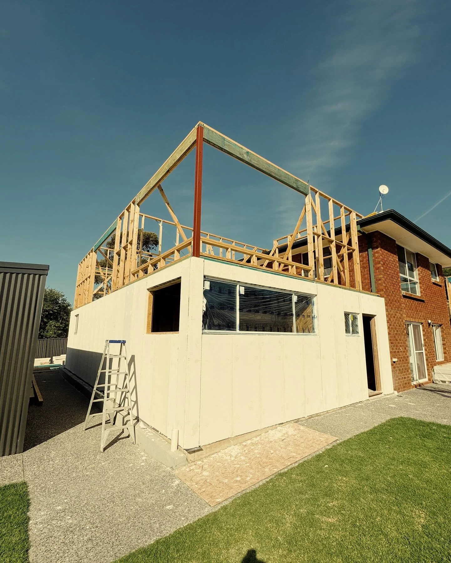 Happy Friday! ☀️ There was a bit of Hebel installed this week across our projects in Magill and Gulfview Heights. The boys enjoyed the sunshine but are now looking forward to the weekend.