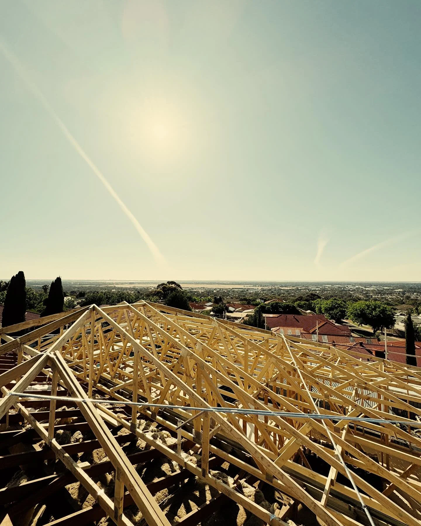 New Roof Frame tied into existing on this extension in Gulfview Heights, the boys have smashed it through the heat as per usual! 🤙🏼🔨🏠