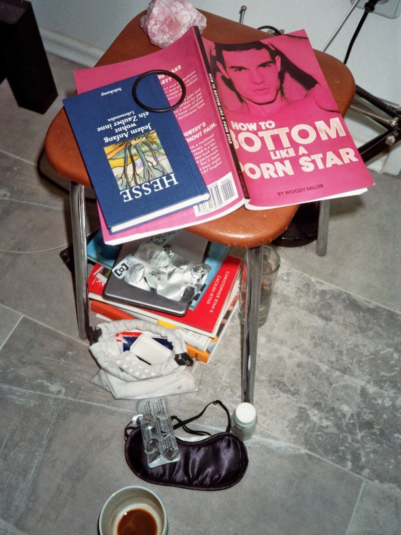 Sundays are made for slowing down, for reading and learning. A simple guide to simple happiness.

#godsandboys #hibernation #homealone