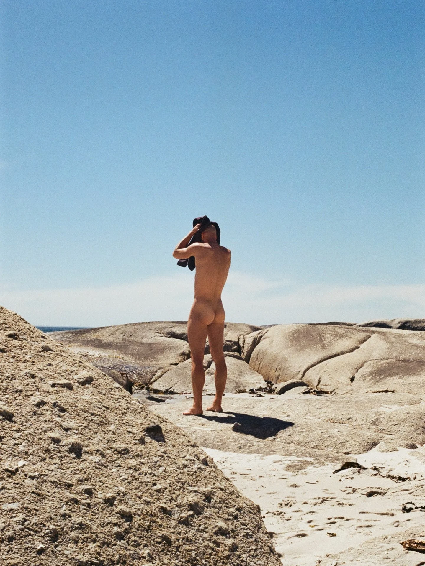 A memory from better days -
timeless like summer itself.

#godsandboys #endlesssummer #archive #beach 
w/ @juergen_hartl