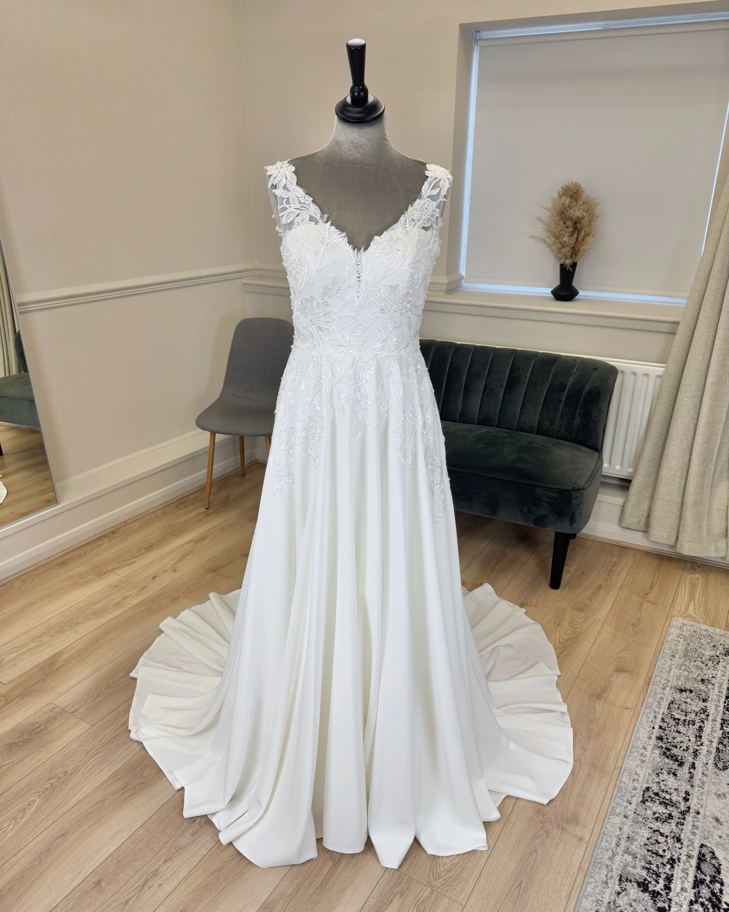 Lauren ⤴ - Size 8 only - SALE PRICE £249