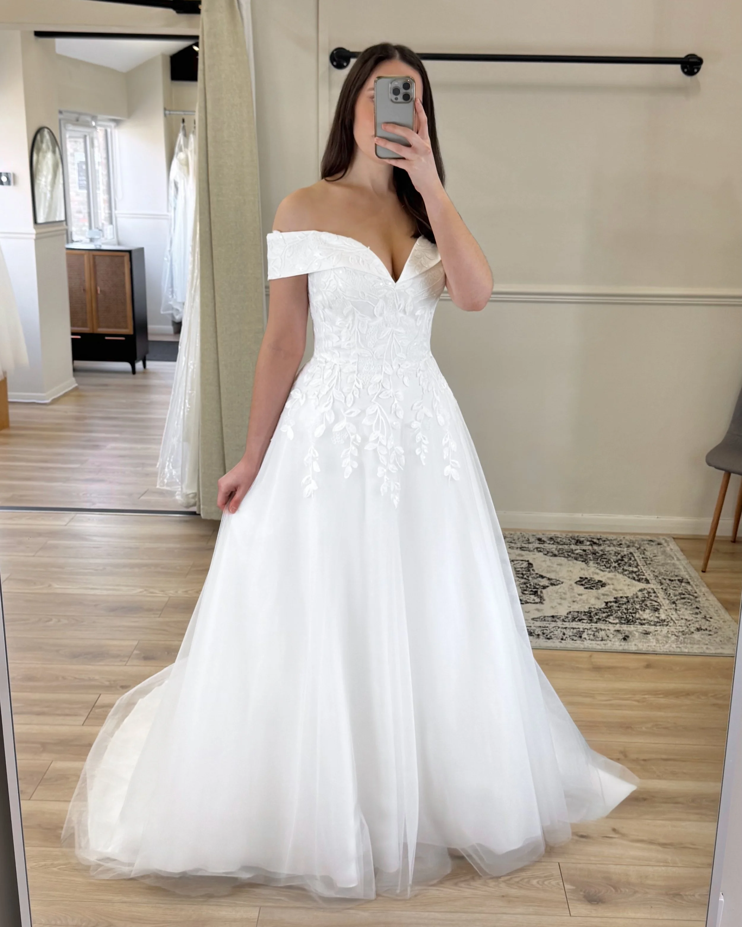 Brooke ⤴ - Size 16 & 18 - SALE PRICE £499