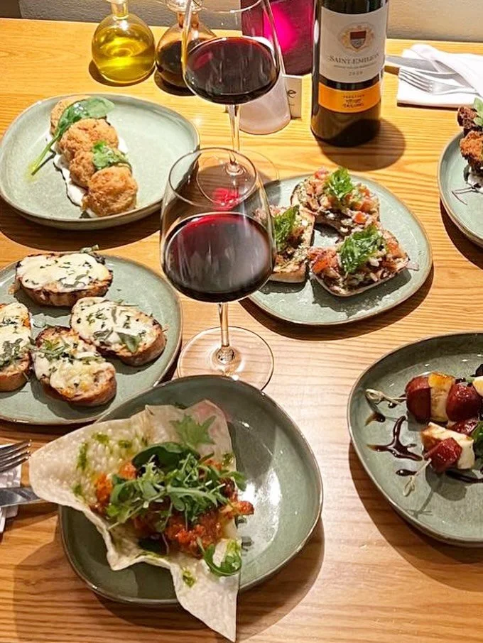 Welcome to the weekend! Pop in post match&hellip; pre match! Join us - we are open! See you soon&hellip;.?! 🥂🍽️🖤💛💚