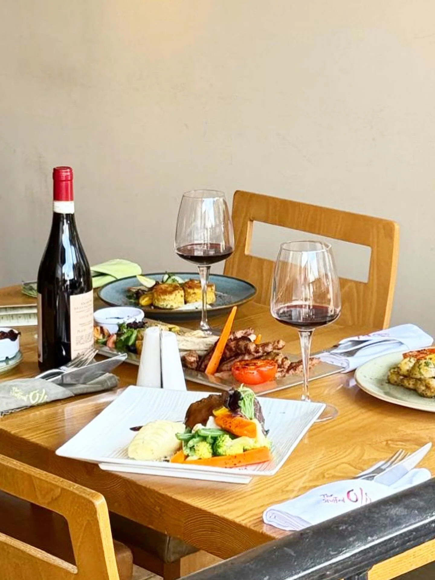 A small January cheer up&hellip;.. 🙌 50% off main courses&hellip;5-8 January, 11-15 January, 18-22 January &amp; 25-28 January&hellip;. Conditions&hellip;. Offer is on main courses only &amp; excludes Steak &amp; Stripped beef dishes. Offer availabl