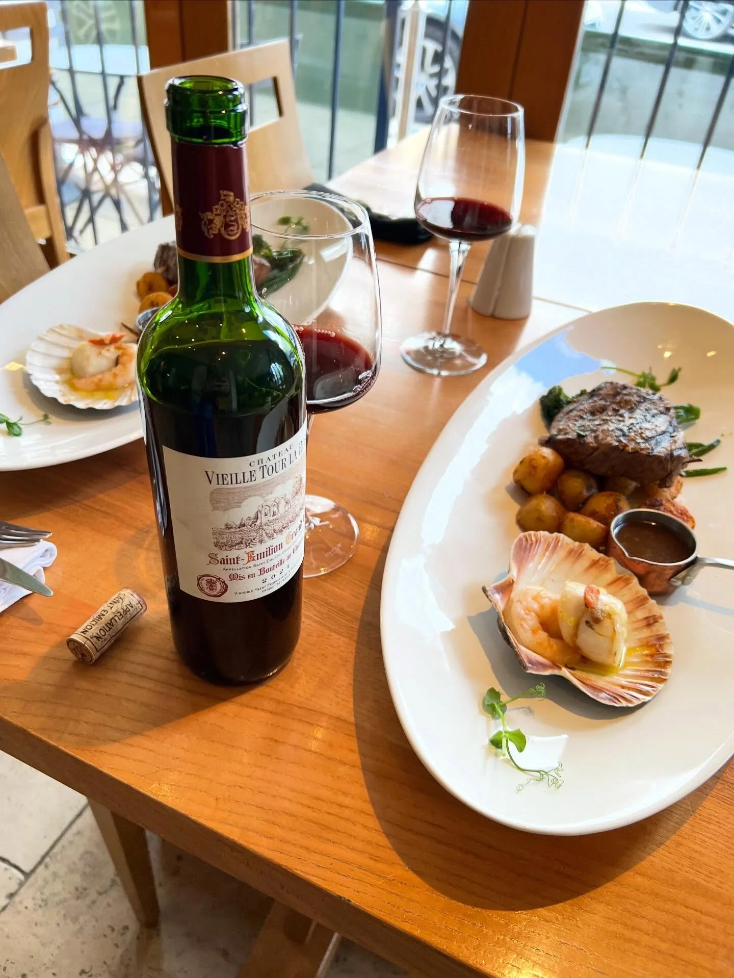 The weekend has arrived (grey &amp; chilly) brighten up your weekend with us! Open all day from 12&hellip; live music this evening with @geoffj.tooley  pop by or book online&hellip;. 🙃