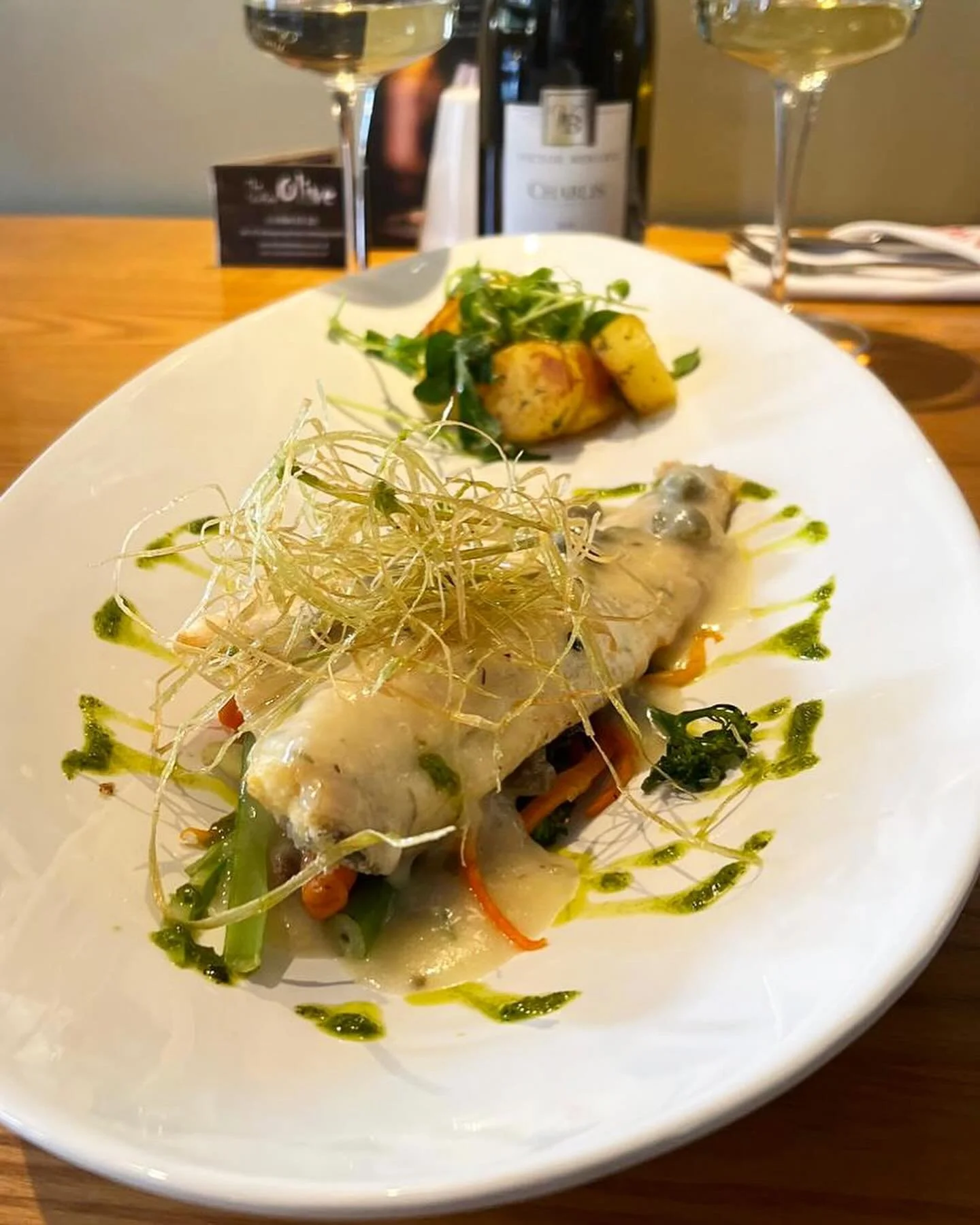 A bright sky calls for a fresh fish dish&hellip;. All cooked to order - pop by or book online&hellip;. Open all day every day&hellip;🍽️ Don&rsquo;t forget&hellip;.. 23 April - Italian 🇮🇹 wine 🍷 tasting&hellip;. 15 May - Music 🎶 with Cool Jazz Co