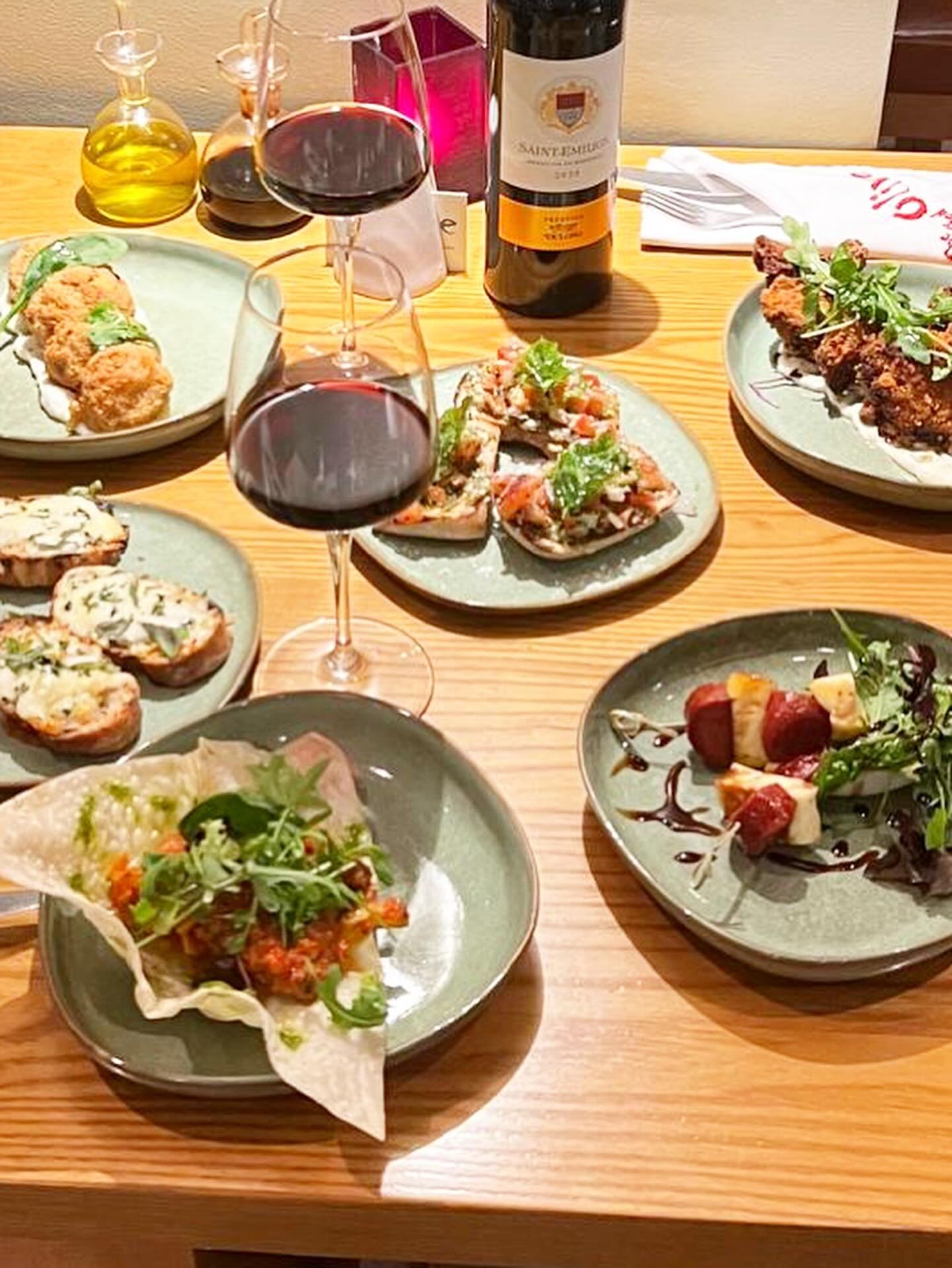 Saturday snacking! Pop by or book online&hellip; @rolycoxsax live this evening! 🎷. Hopefully see you later 🙃☀️