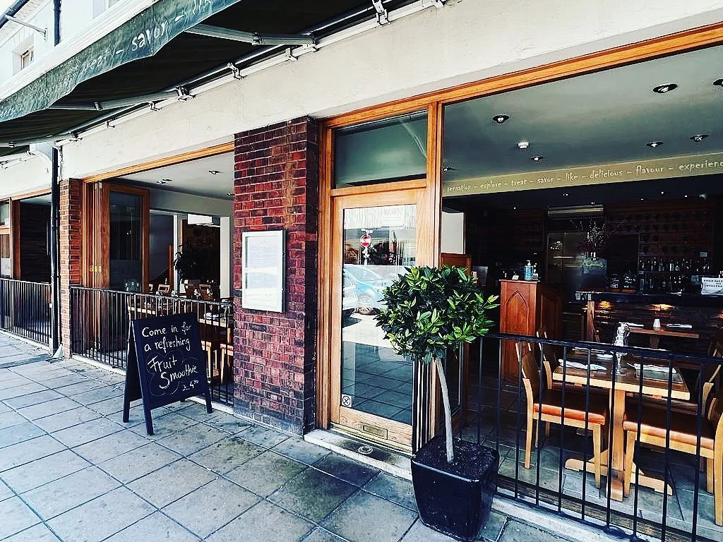 Make the most of the weather this weekend&hellip;. Dine with us! Outside/inside!!!! Enjoy a cocktail or crisp glass of vino! Freshly cooked food! What more do you need this bank holiday! ☀️