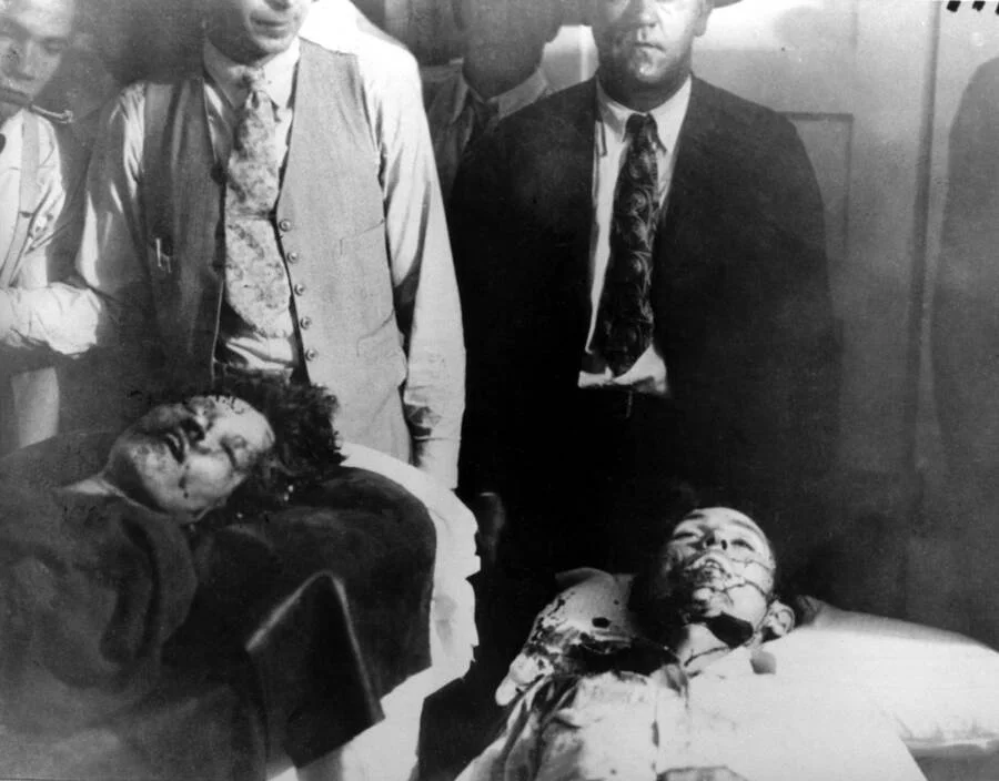 Bonnie and Clyde Death Photo (1).jpeg