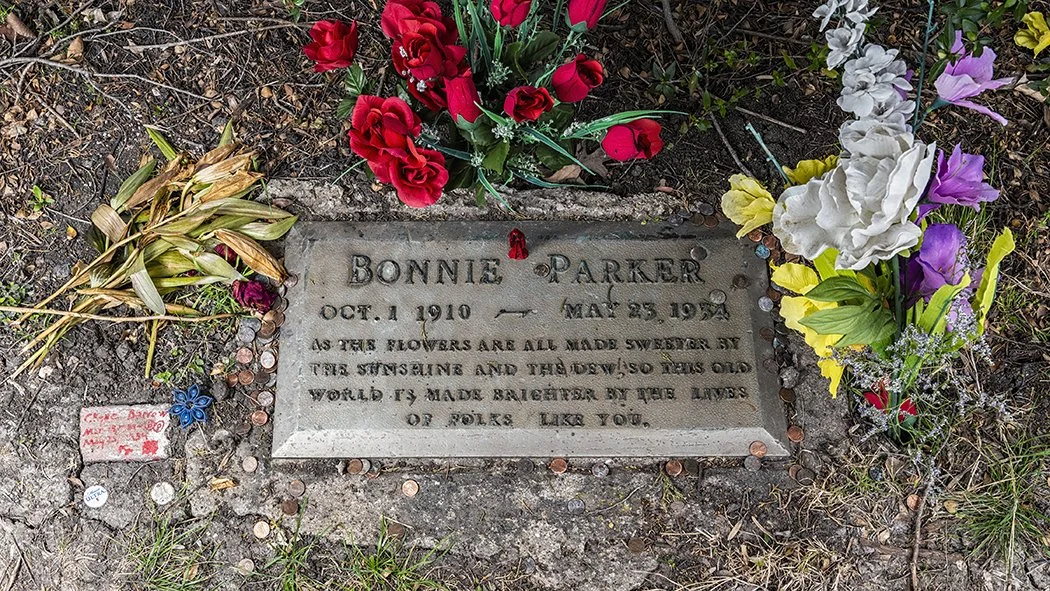Bonnie Parker Grave.jpg