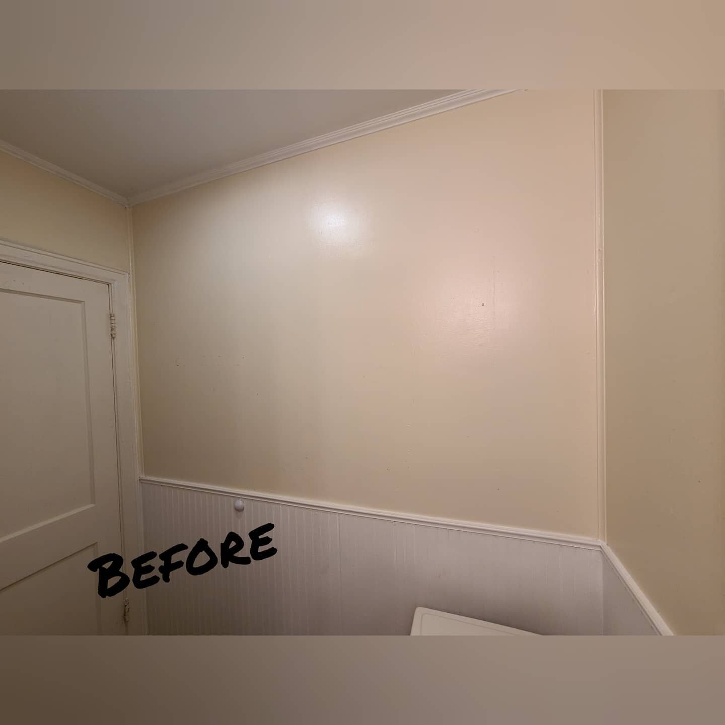 Before and after photos of a wallpaper install. Giving this outdated bathroom a more modern look. A little goes a long way!

#interiordesign #chattanoogainteriordesigner #chattanooga #interiordesign #wallpaper #chattanoogahomedecor #bathroomdesign