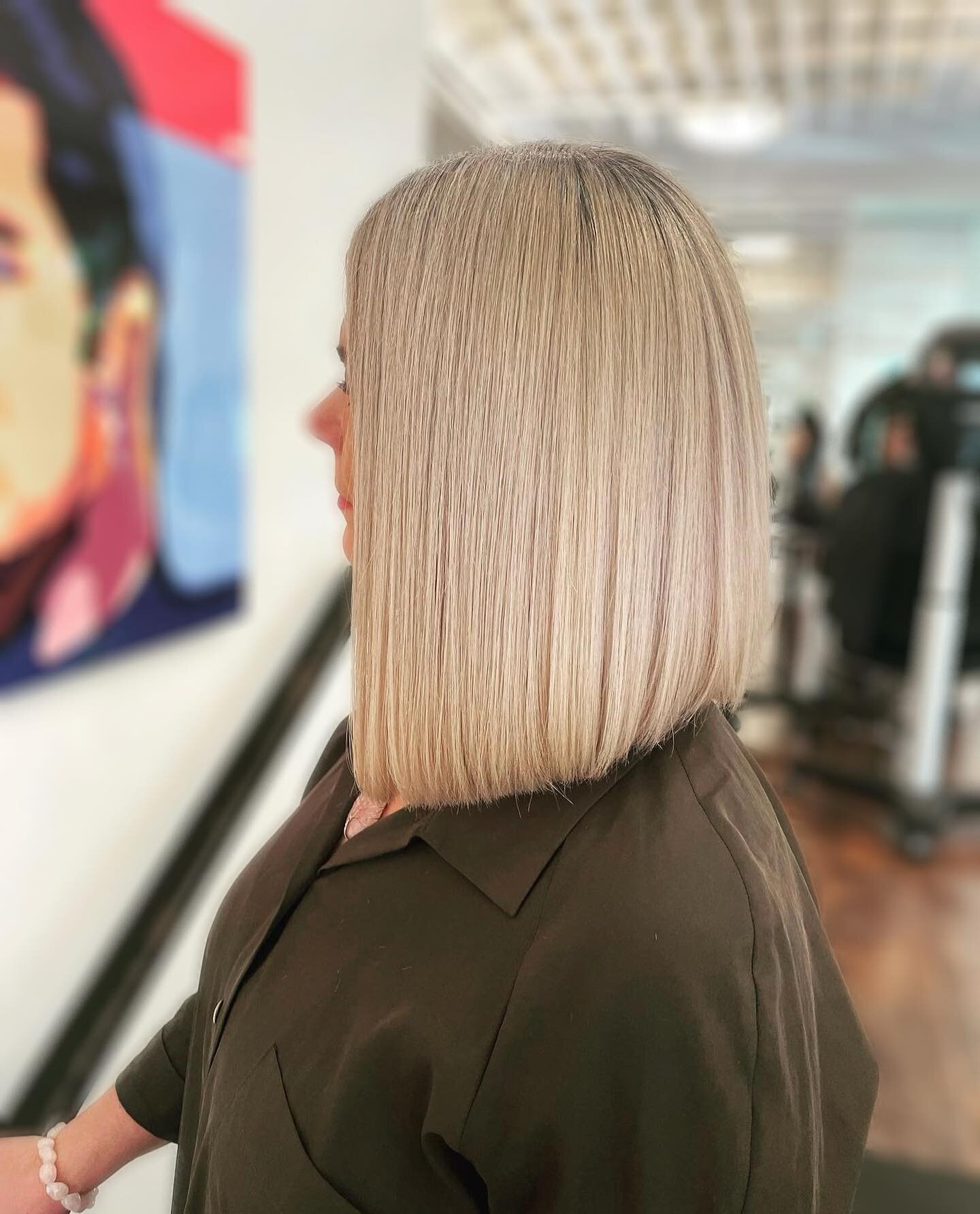 With the help of Milbon Lightener, Theresa was able to take her clients dark hair to the blonde of her dreams. Cut and color @theresaleon09 #seattlecolorist #seattlehairdresser #bleachandtone #blondebob #blondeambition #bob #lob #antoniosalon #seattl