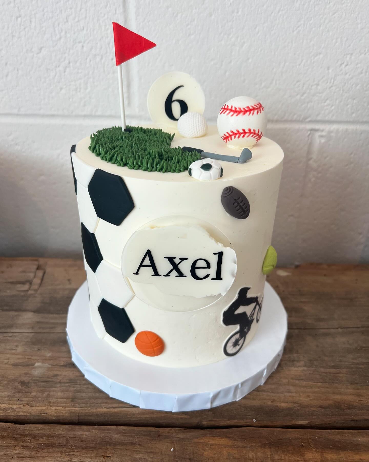 All I do is win win win&hellip; at sports. Well, not ME personally. 
.
.
.
#baking #dessert #cupcake #macarons #instagood #royalicing #cake #bakedgoods  #pastrychef #foodstyling #picoftheday #cutecake #ganache #thatsdarling #buttercream #bakery #just