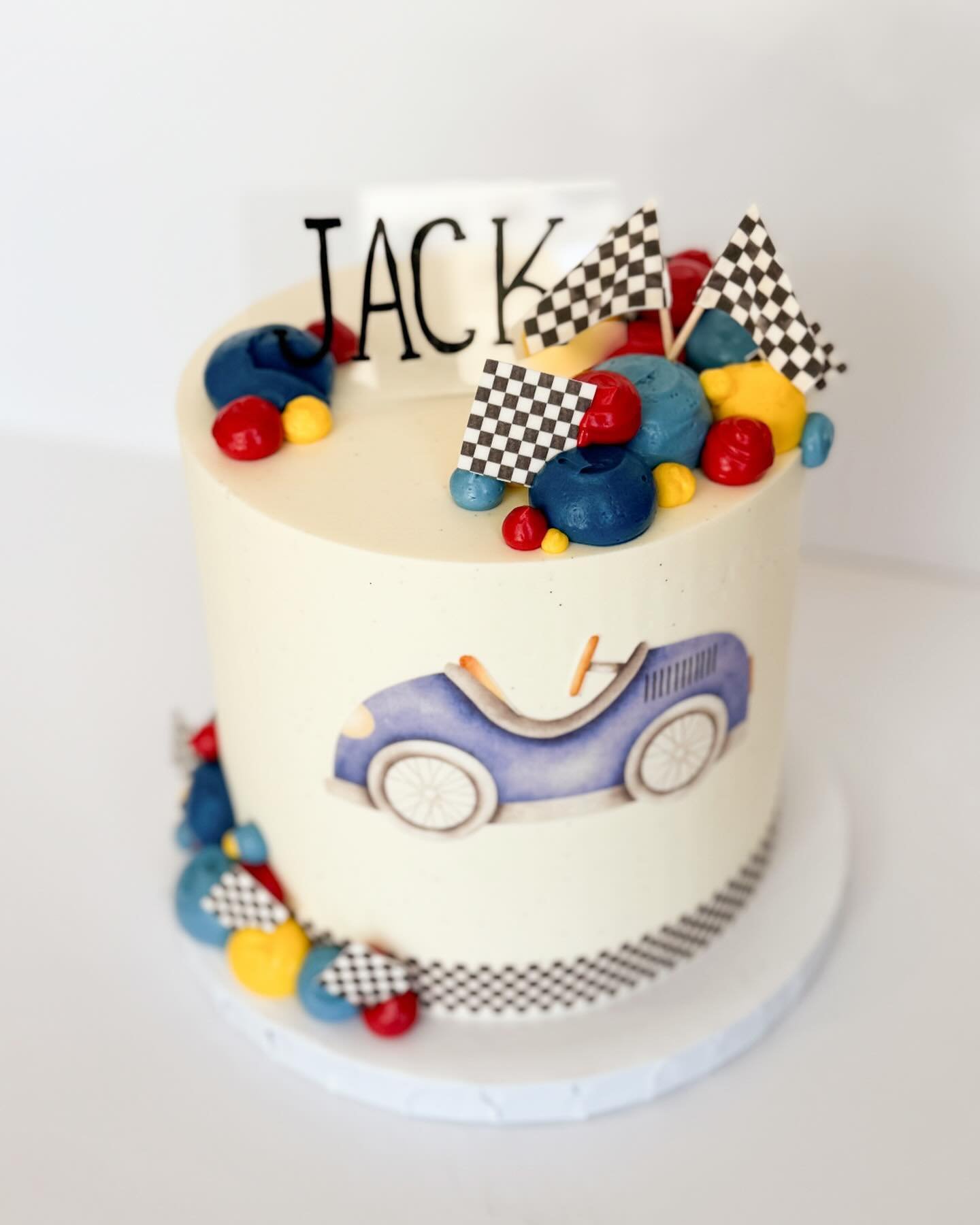Sunday Drivers. 
.
.
.
#baking #dessert #cupcake #macarons #instagood #royalicing #cake #bakedgoods  #pastrychef #foodstyling #picoftheday #cutecake #ganache #thatsdarling #buttercream #bakery #justbaked #chef #desserttable #buttercream #sugarcookie 