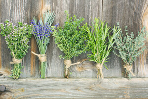 Herbs To Calm Anxiety (Without Being Drowsy)