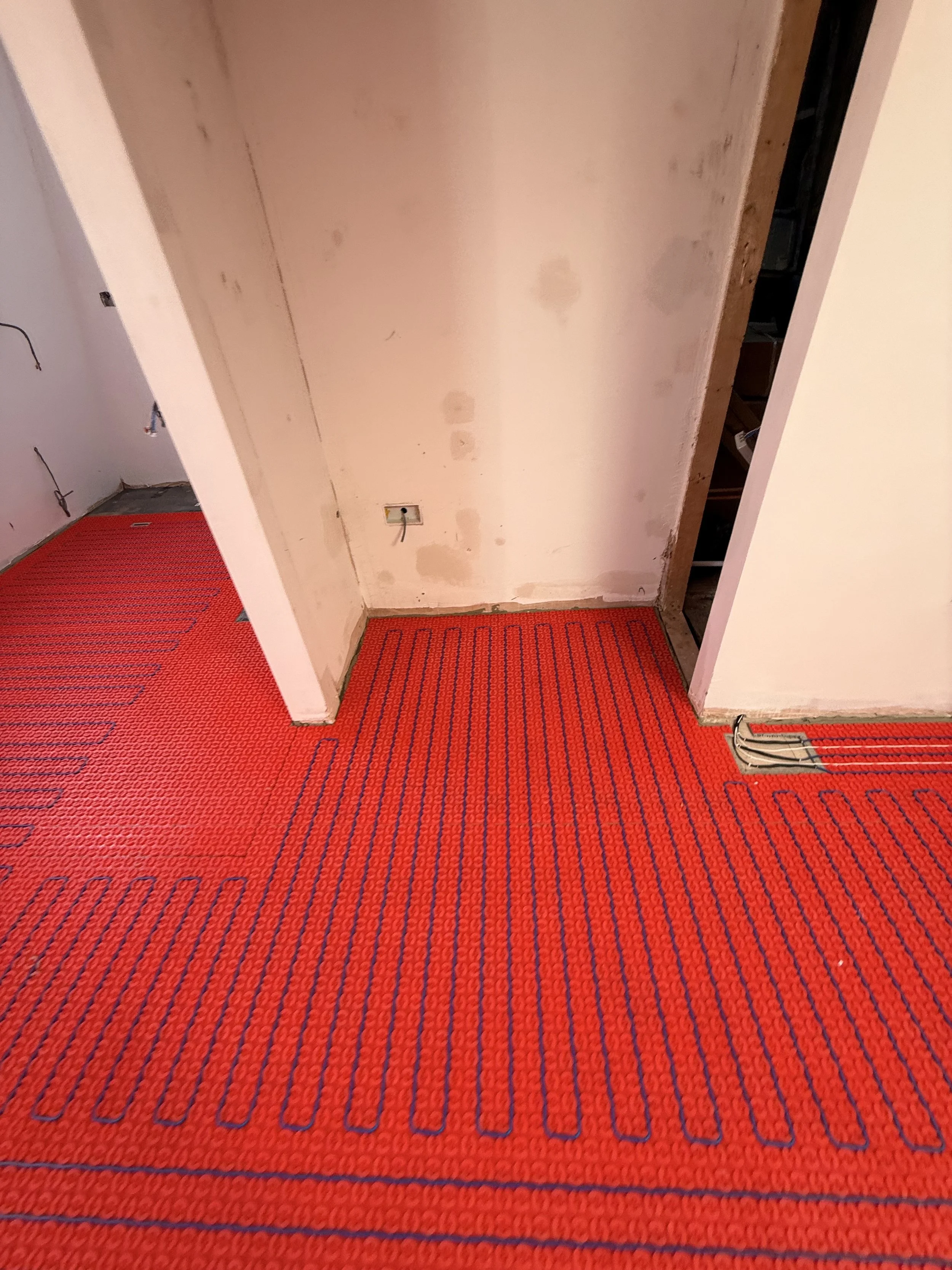 underflooing heating matt with the electrcis layed out.jpeg