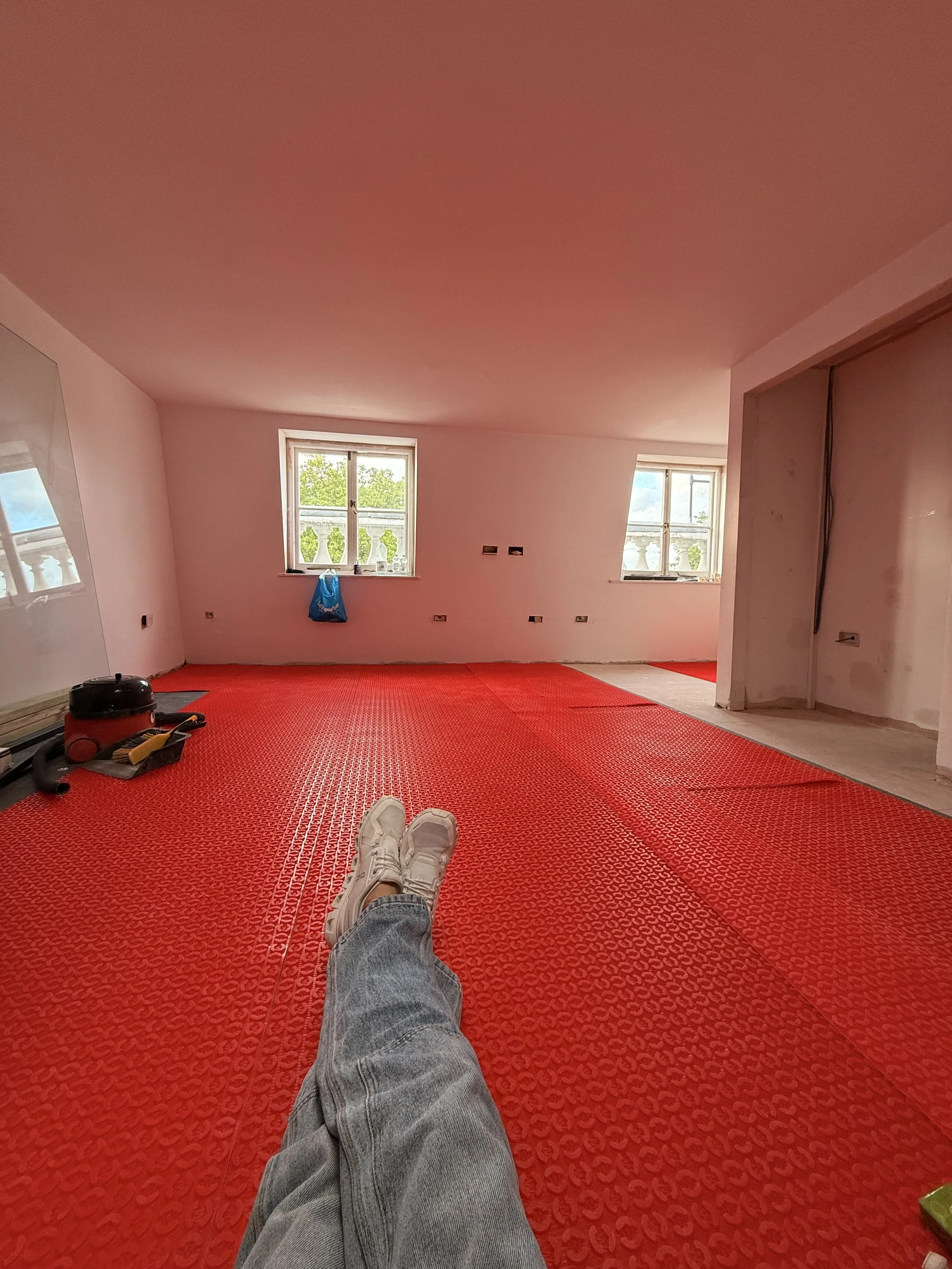 UNderfloor heating matt inplace.jpeg