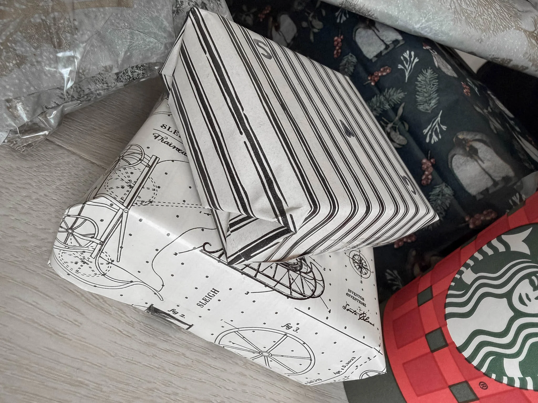 Minimal Holiday Gift Wrapping Inspiration