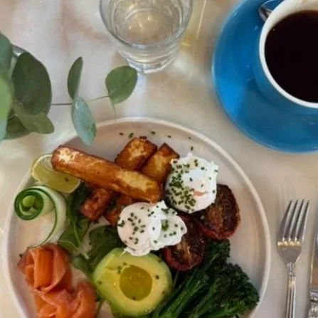 A bright brunch plate in soft August light — a quiet luxury ritual that shaped slow summer mornings.